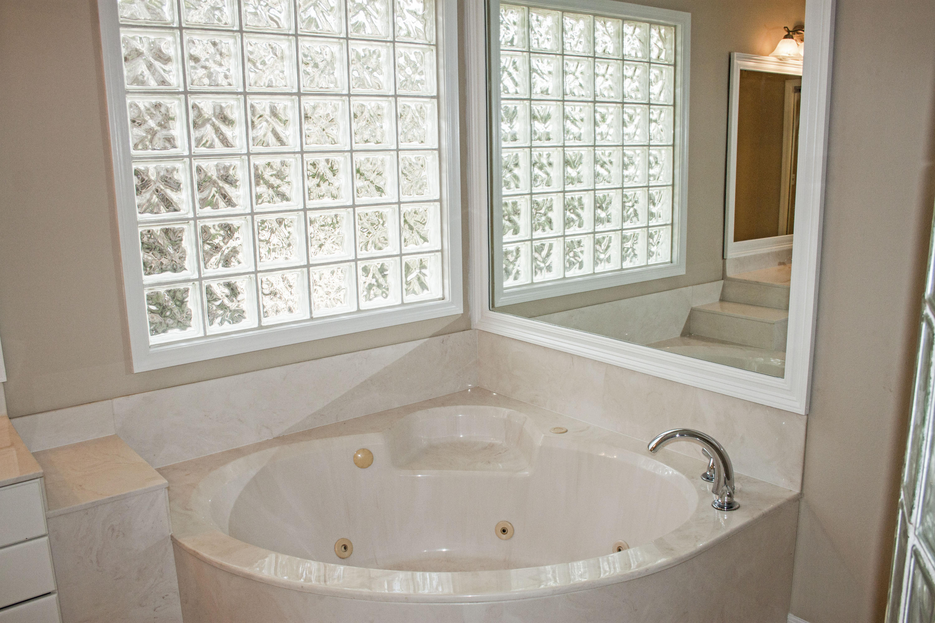 PELICAN BAY - Residential