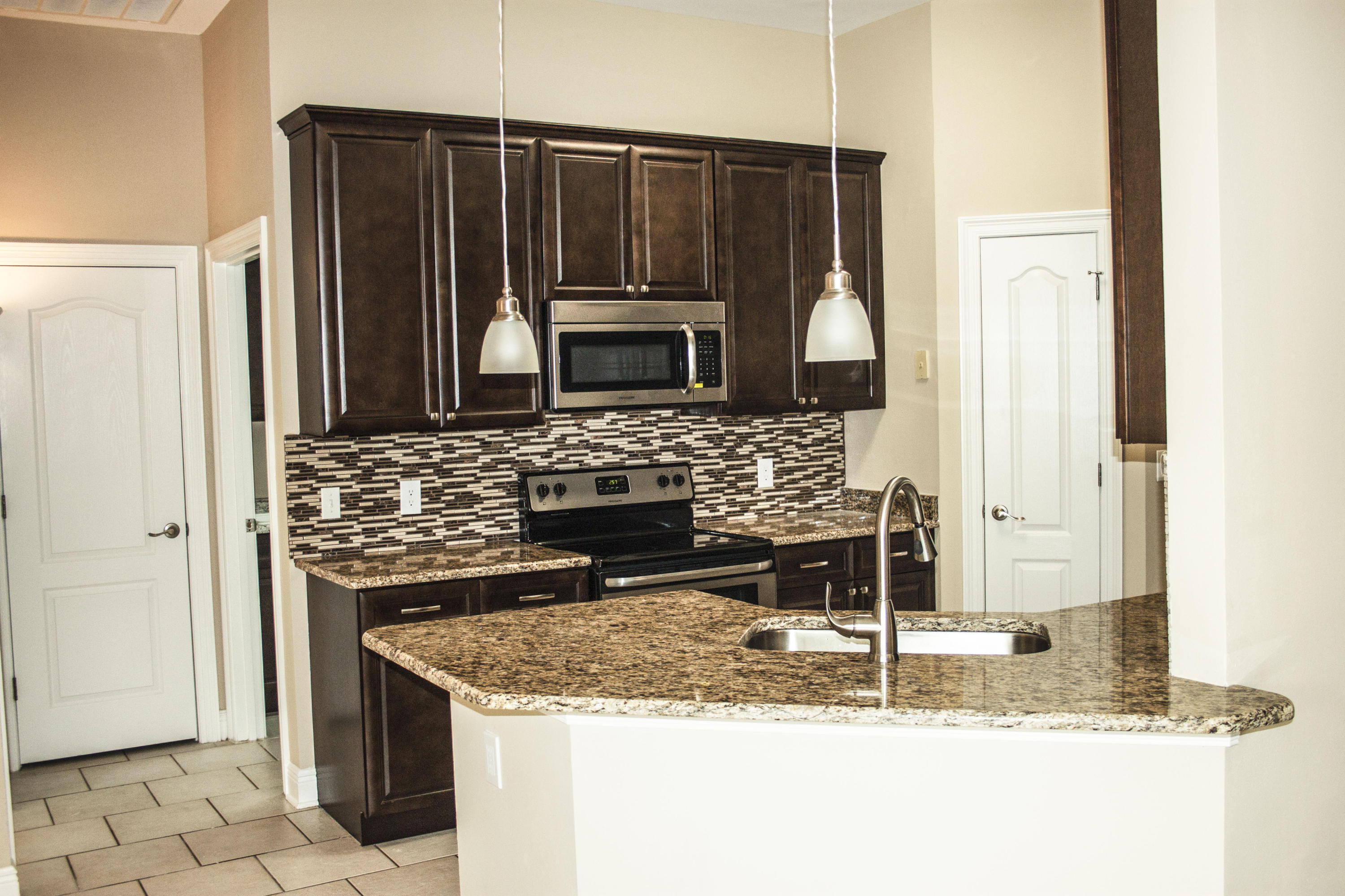 PELICAN BAY - Residential