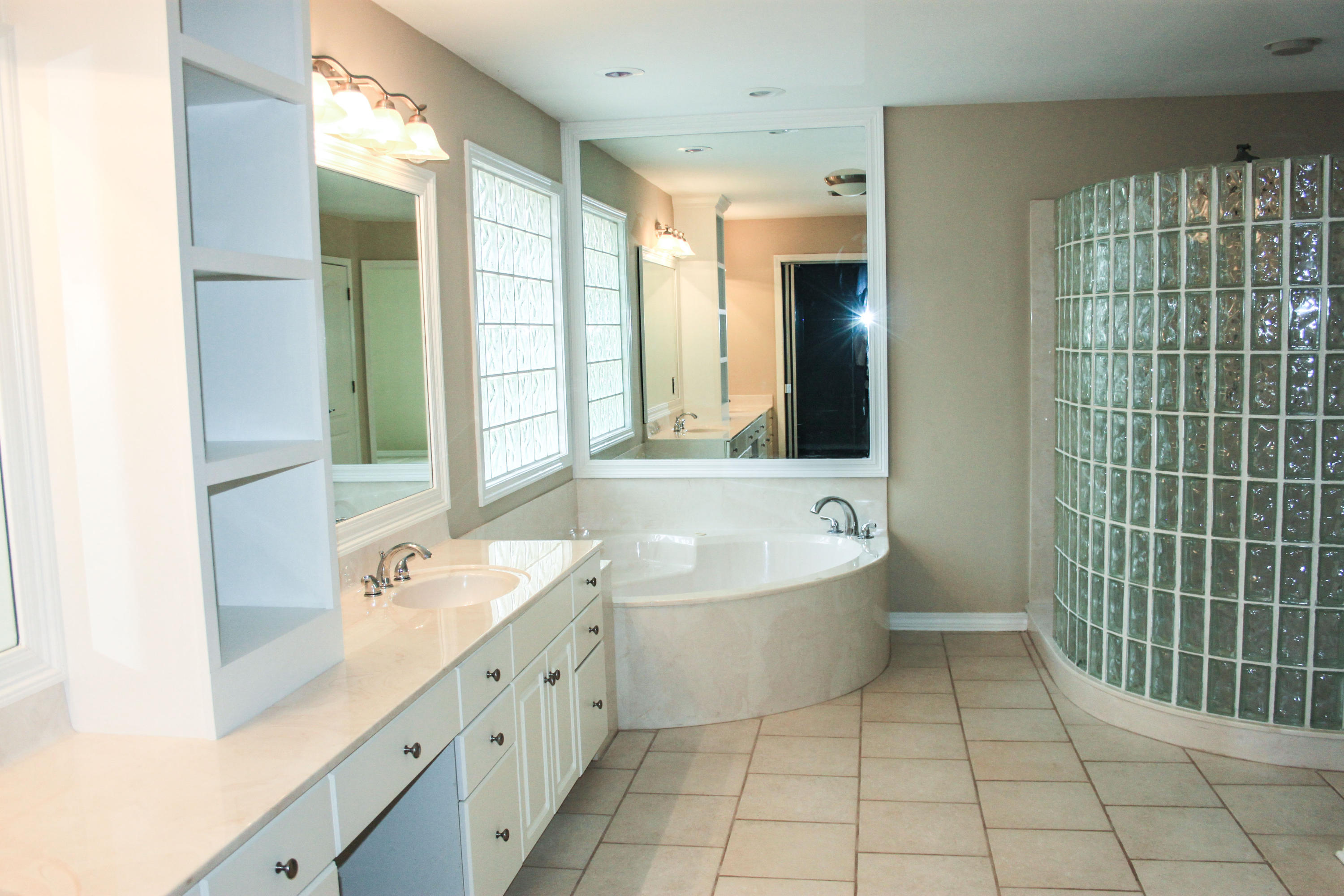 PELICAN BAY - Residential