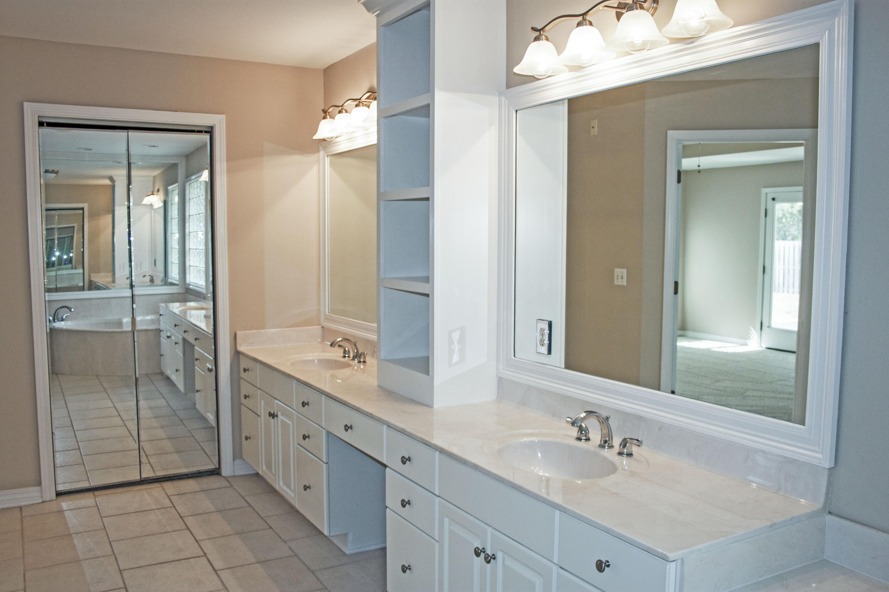 PELICAN BAY - Residential