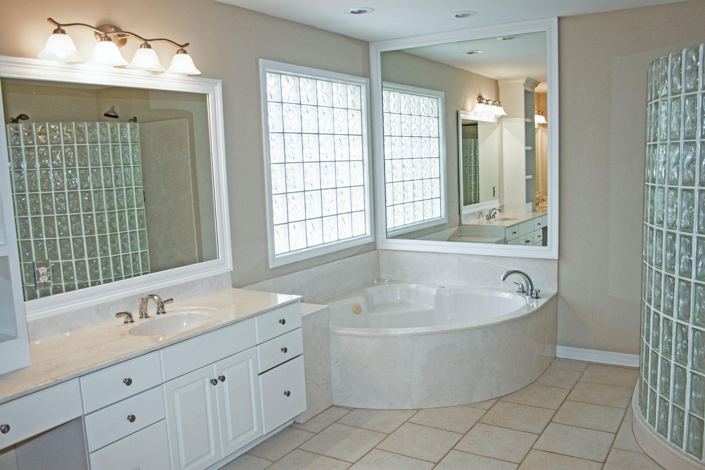 PELICAN BAY - Residential