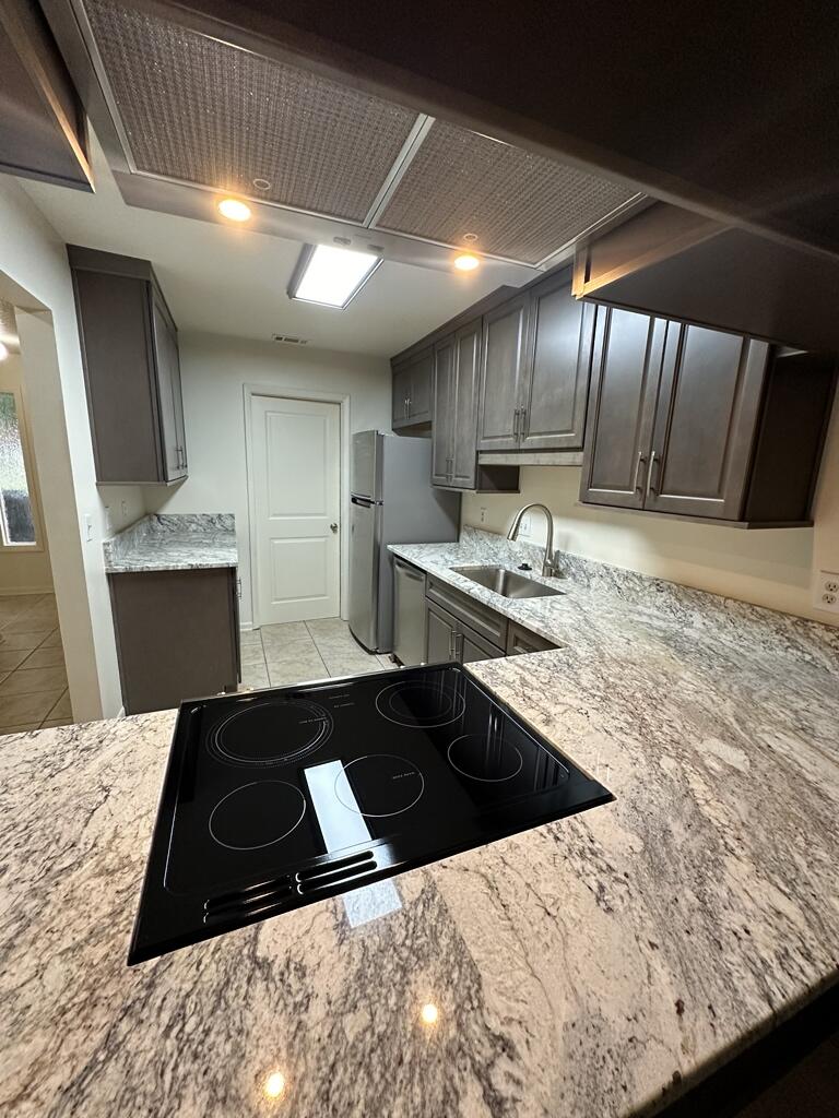 SCOTTWOOD - Residential Lease