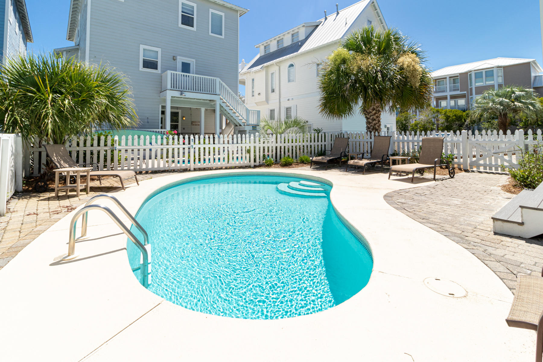 SUNRISE BEACH - Residential