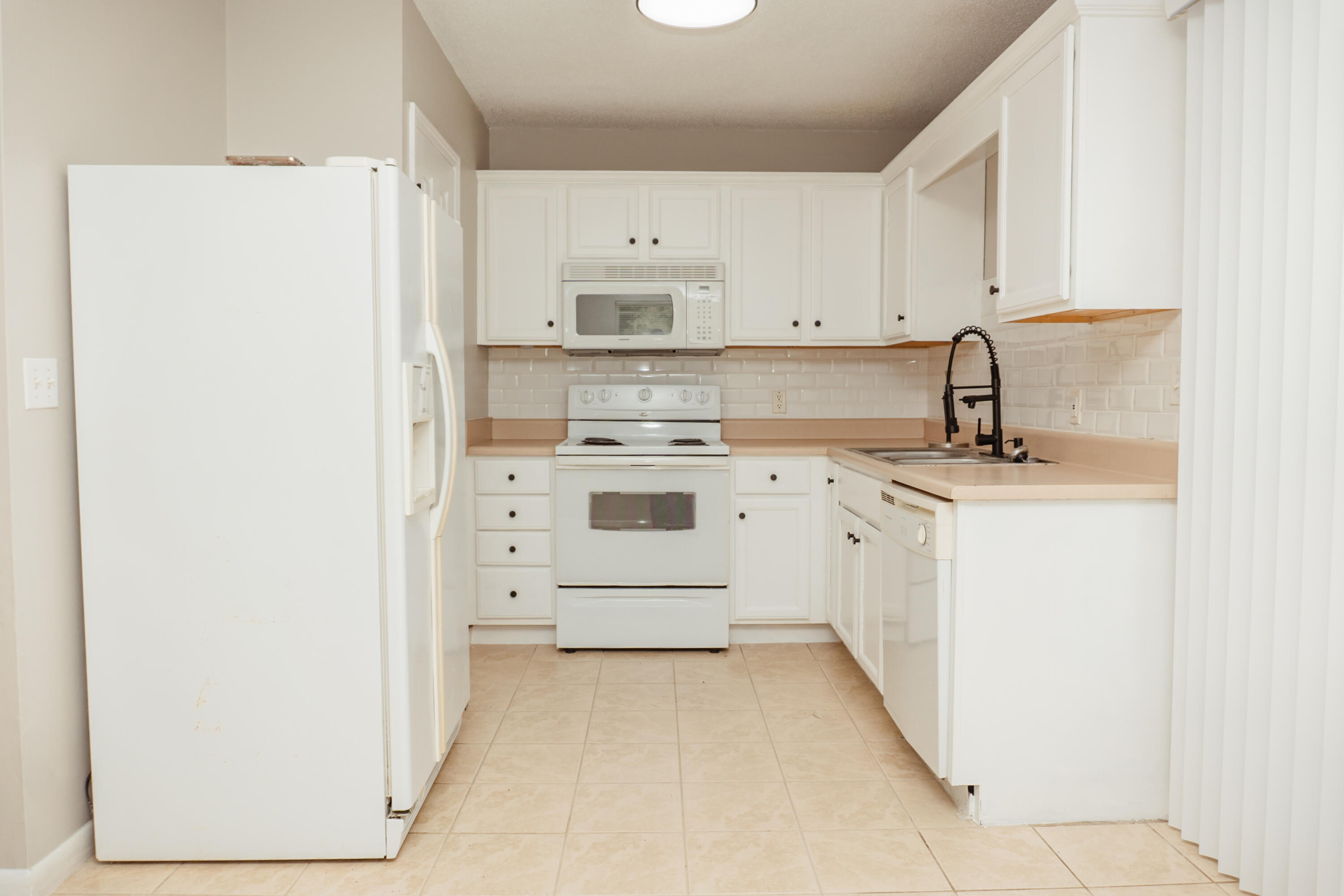 SOUTHERNAIRE - Residential Lease