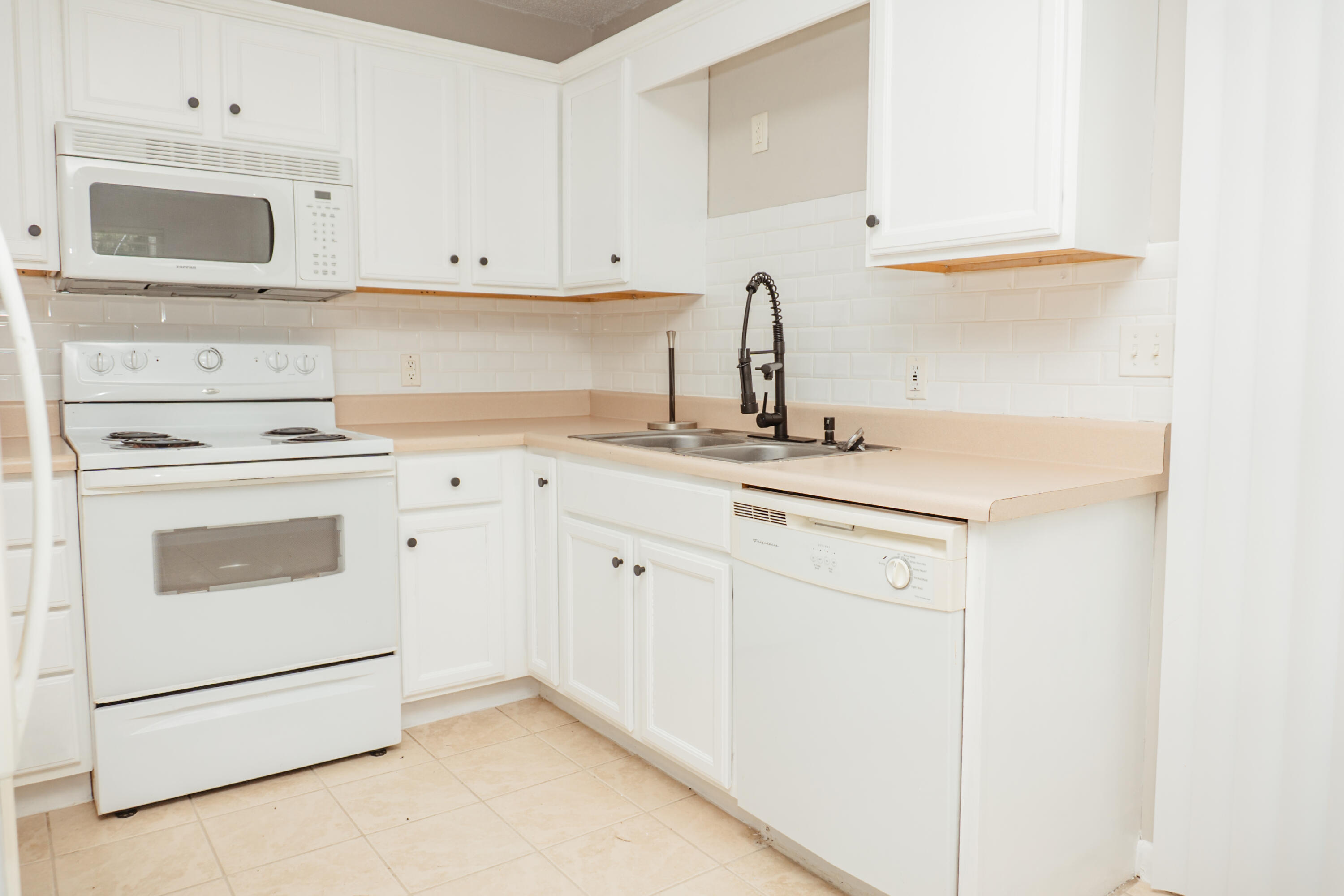 SOUTHERNAIRE - Residential Lease
