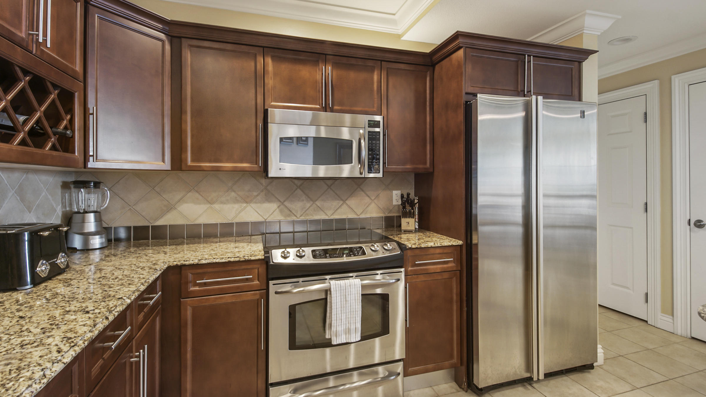 EMERALD GRANDE - Residential