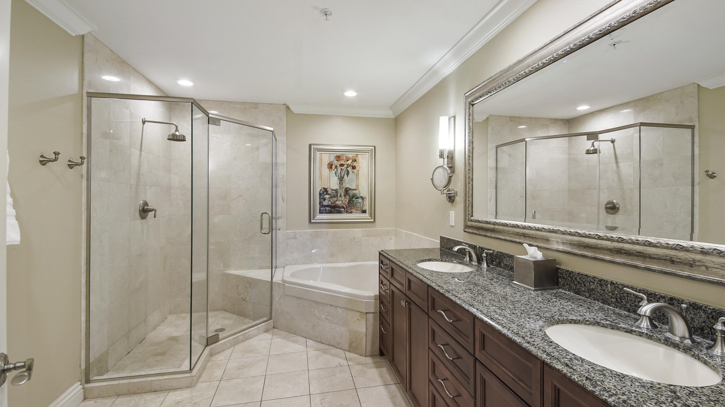 EMERALD GRANDE - Residential