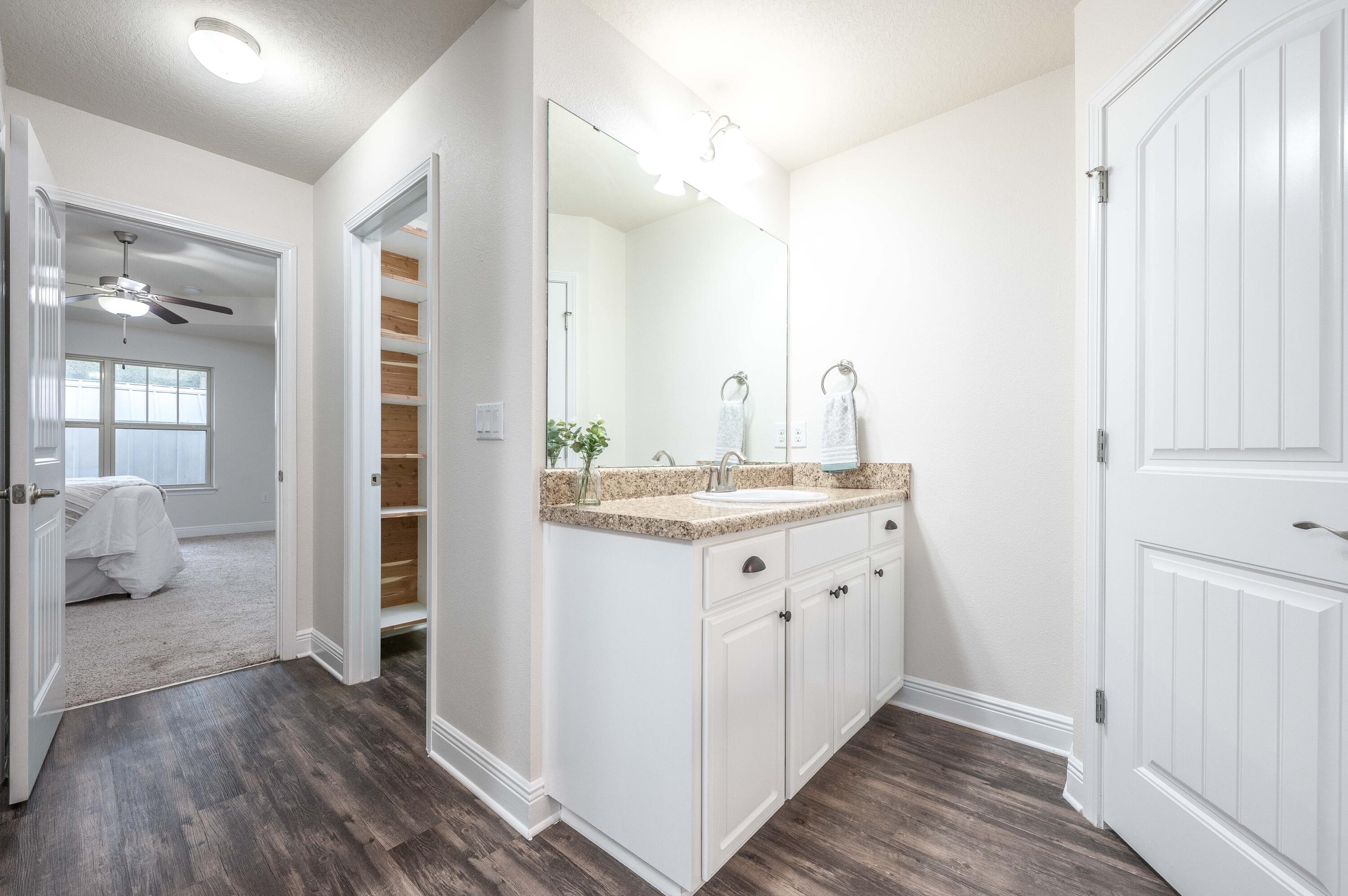 HOLLEY SHORES - Residential