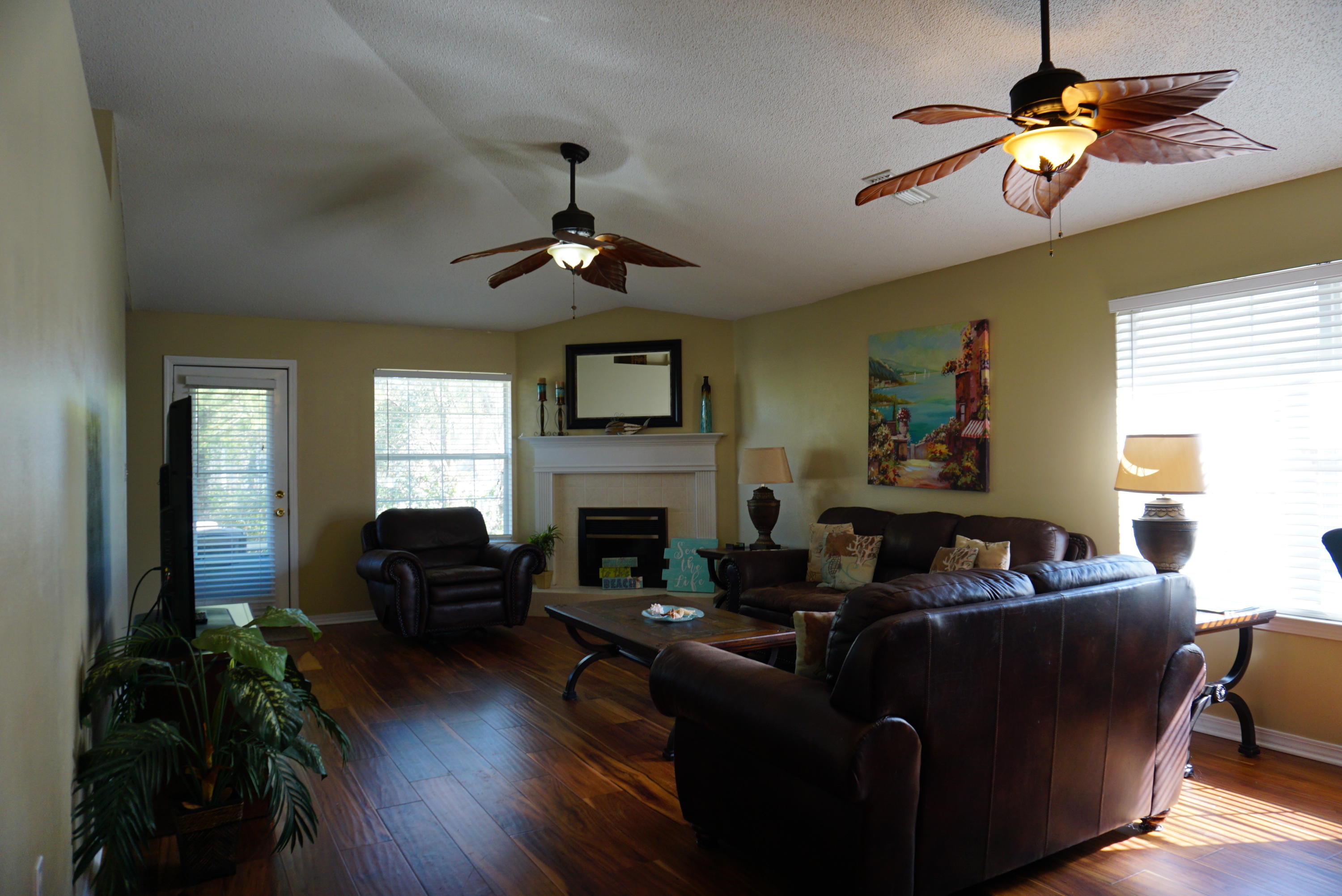 PARADISE RETREAT - Residential Lease