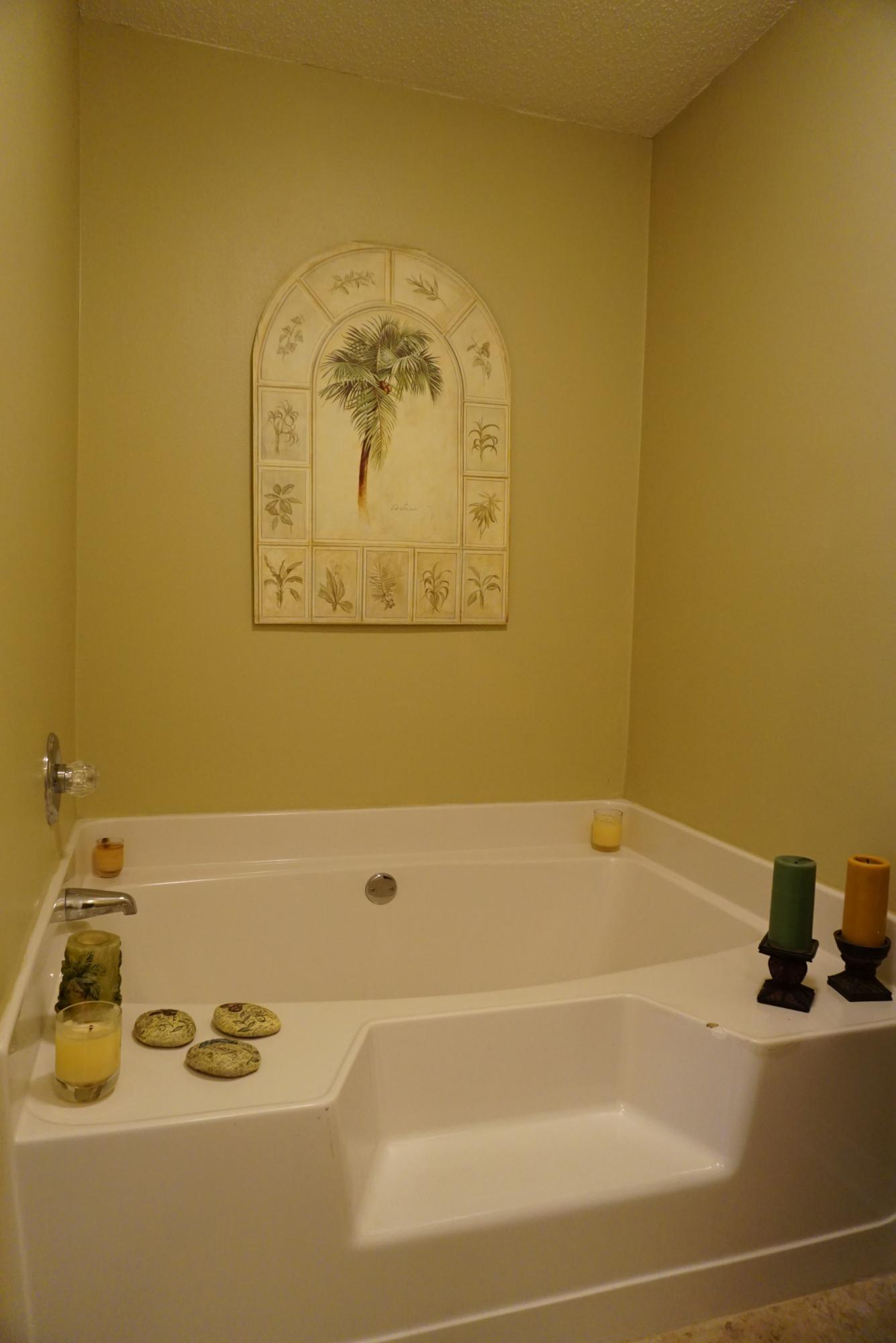 PARADISE RETREAT - Residential Lease