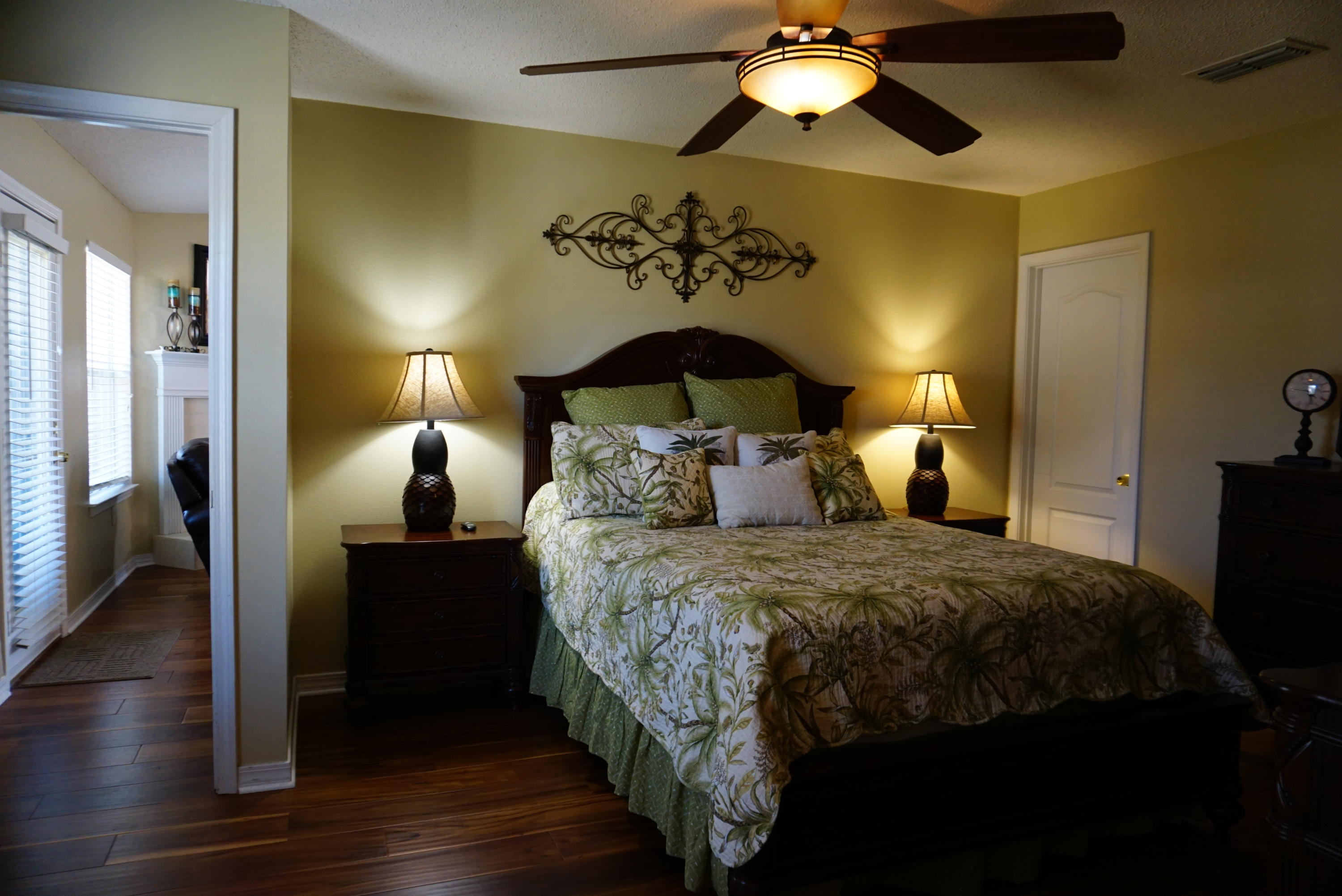 PARADISE RETREAT - Residential Lease