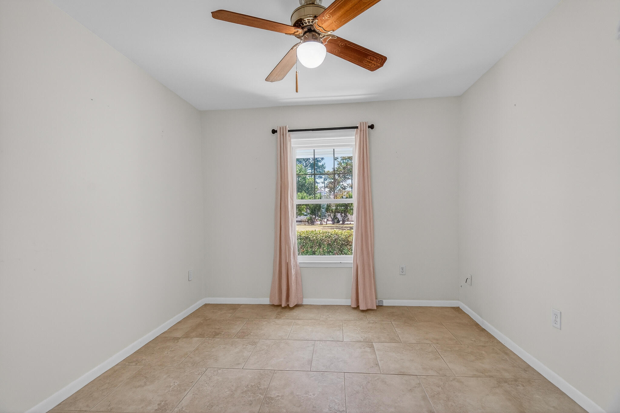 FLAMINGO BEACH - Residential