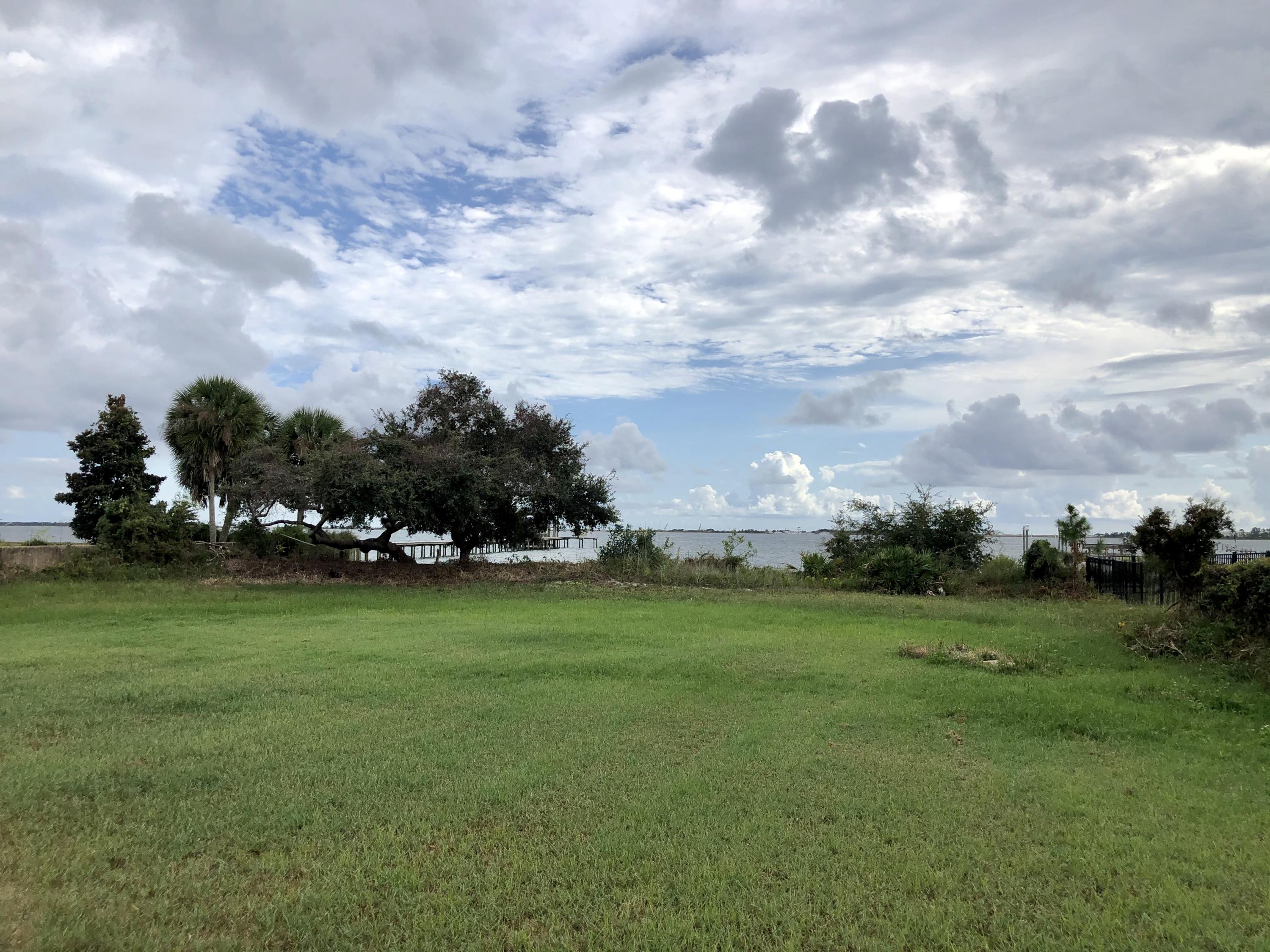 PRITCHARD POINT - Land