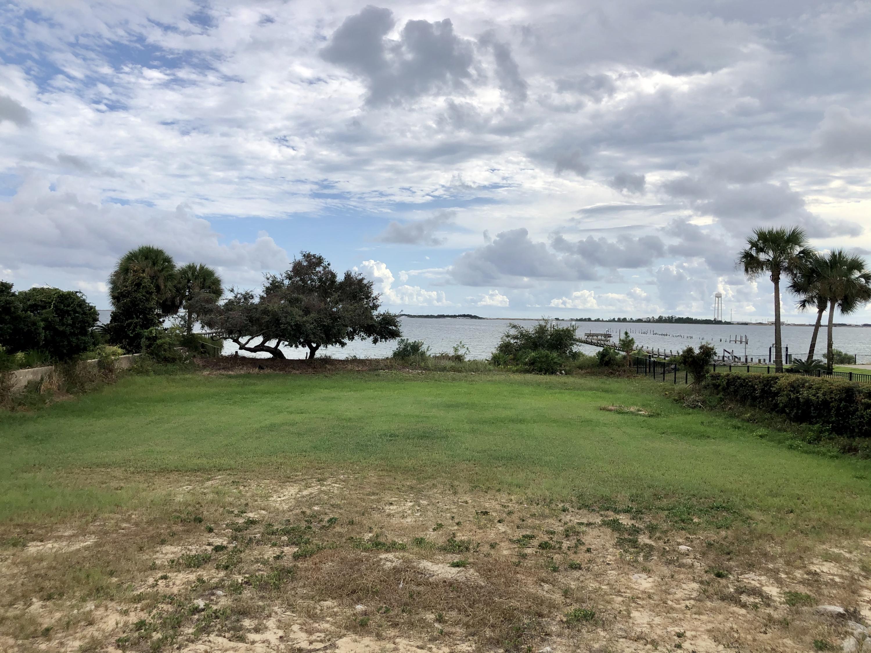 PRITCHARD POINT - Land