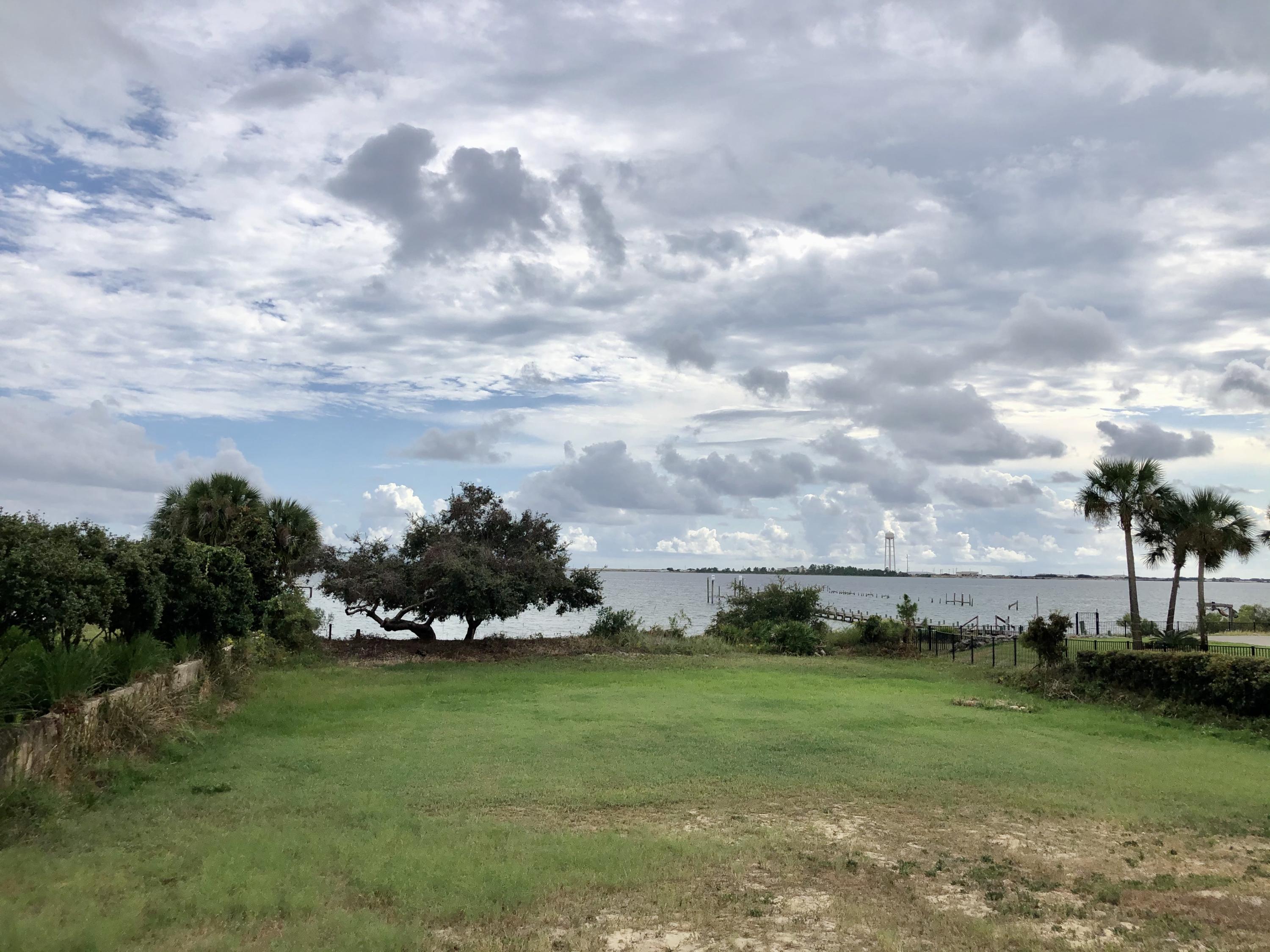 PRITCHARD POINT - Land