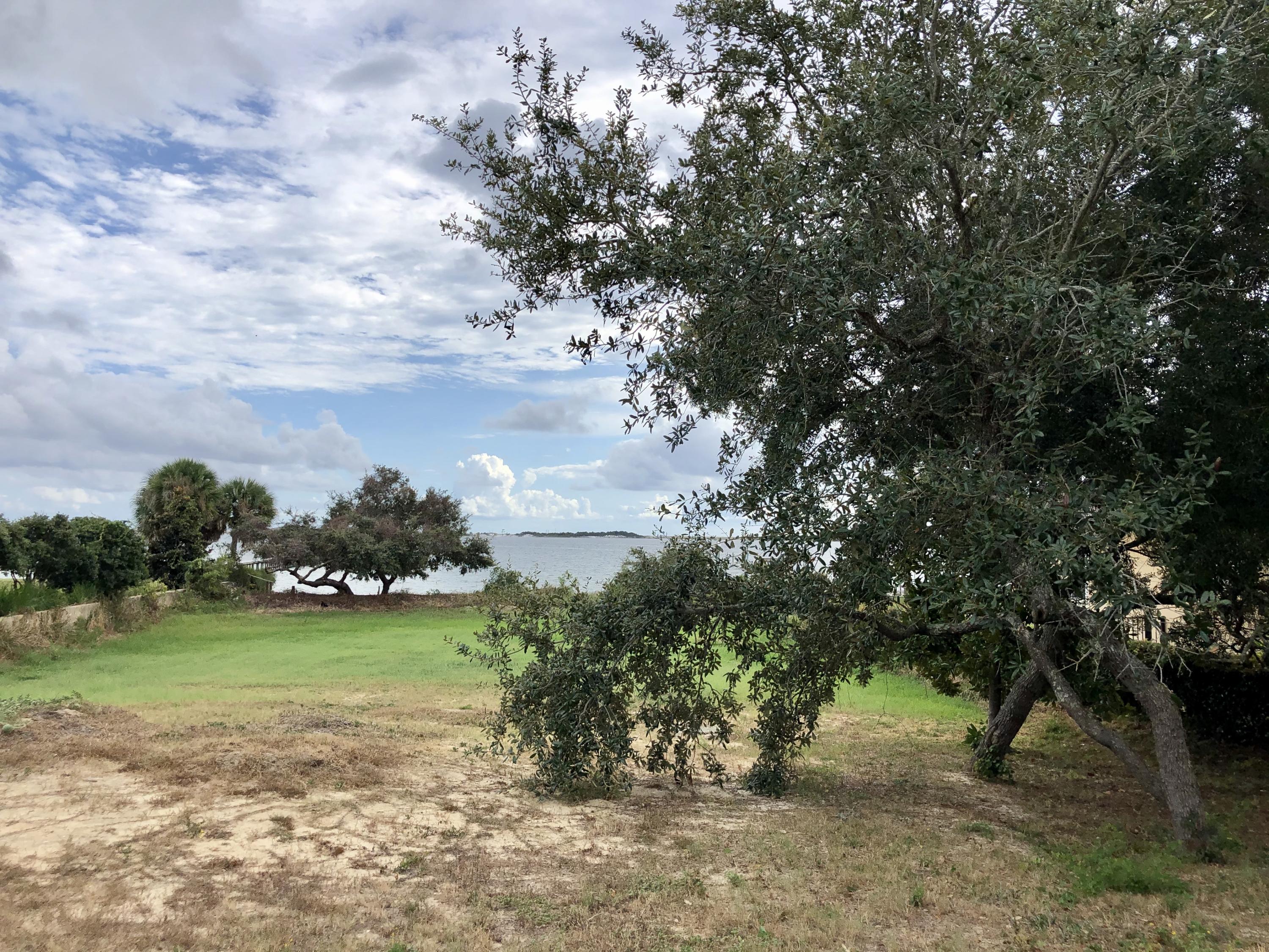 PRITCHARD POINT - Land