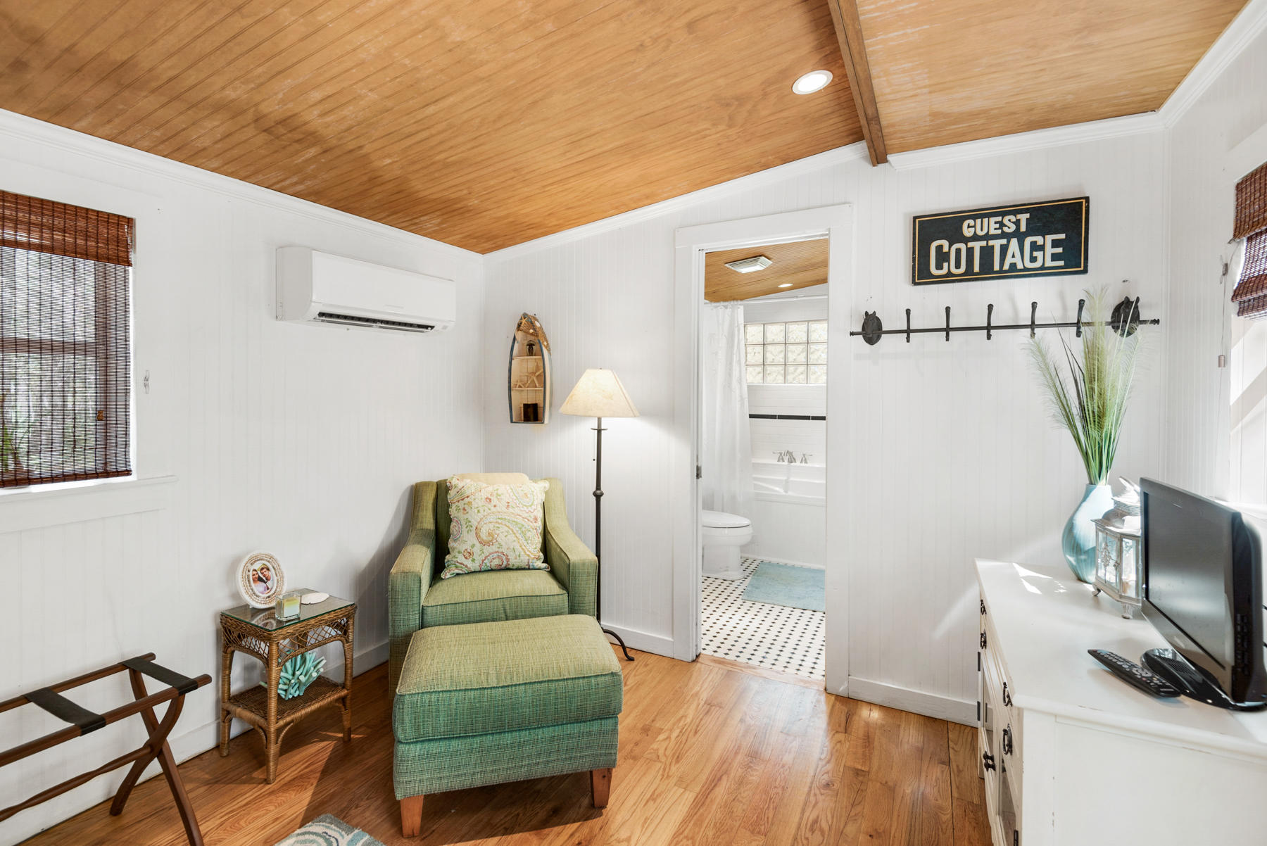 SEAGROVE SHORES 4TH ADD - Residential