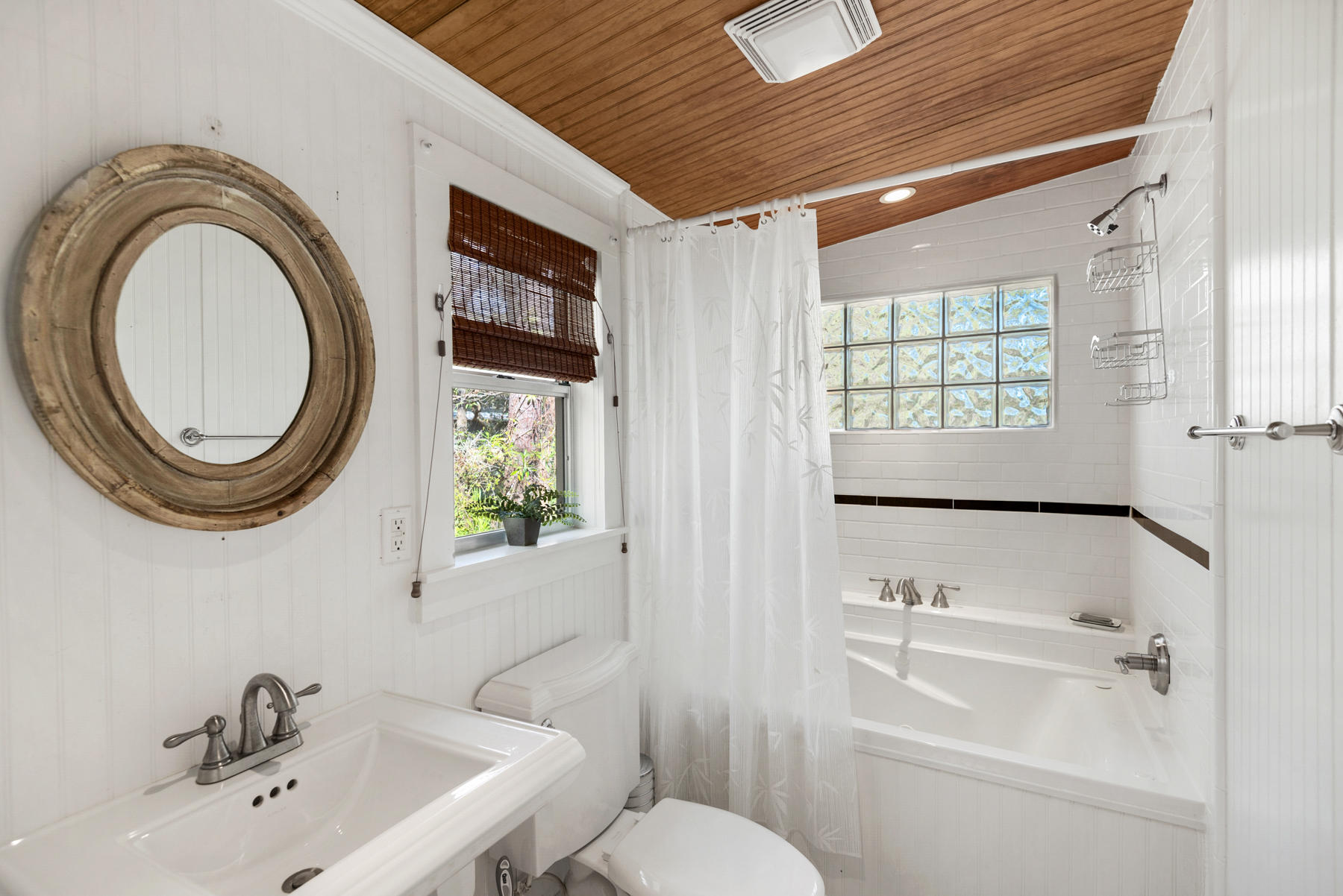 SEAGROVE SHORES 4TH ADD - Residential