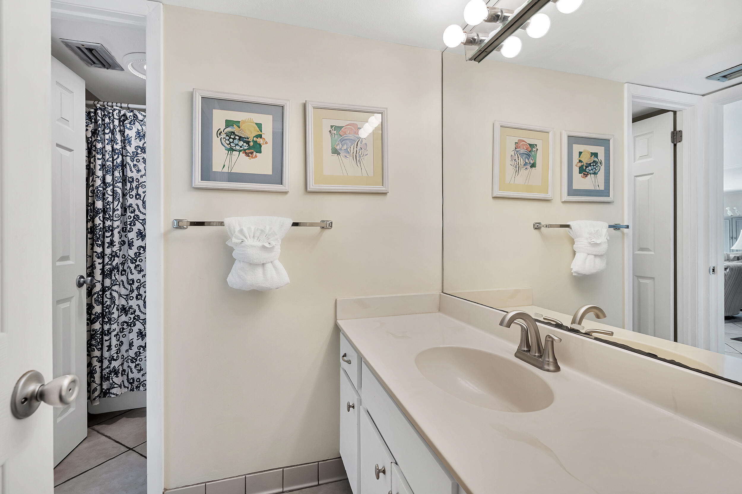 BEACH HOUSE CONDO PH 1 - Residential