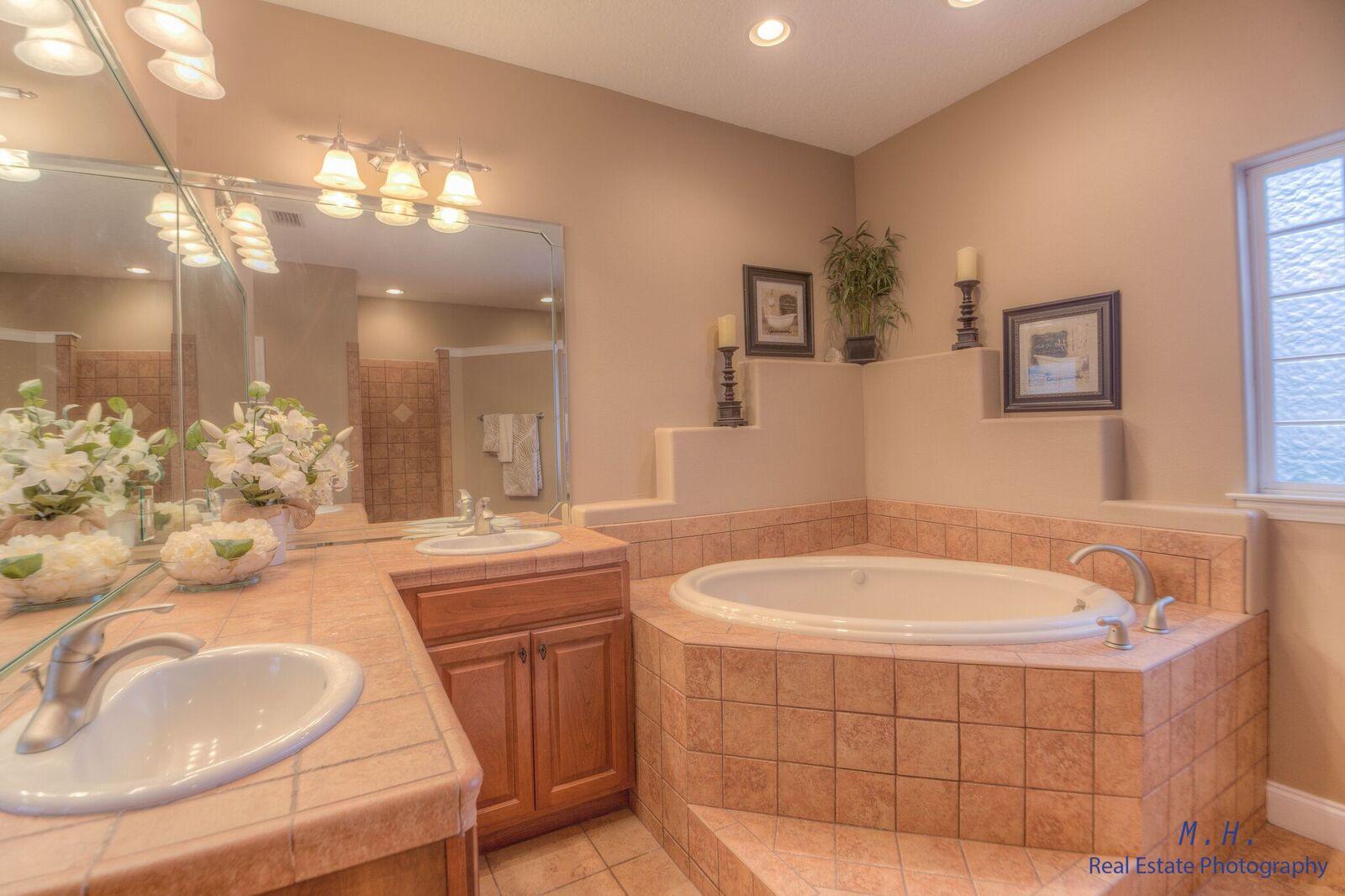 ROCKS COVE - Residential