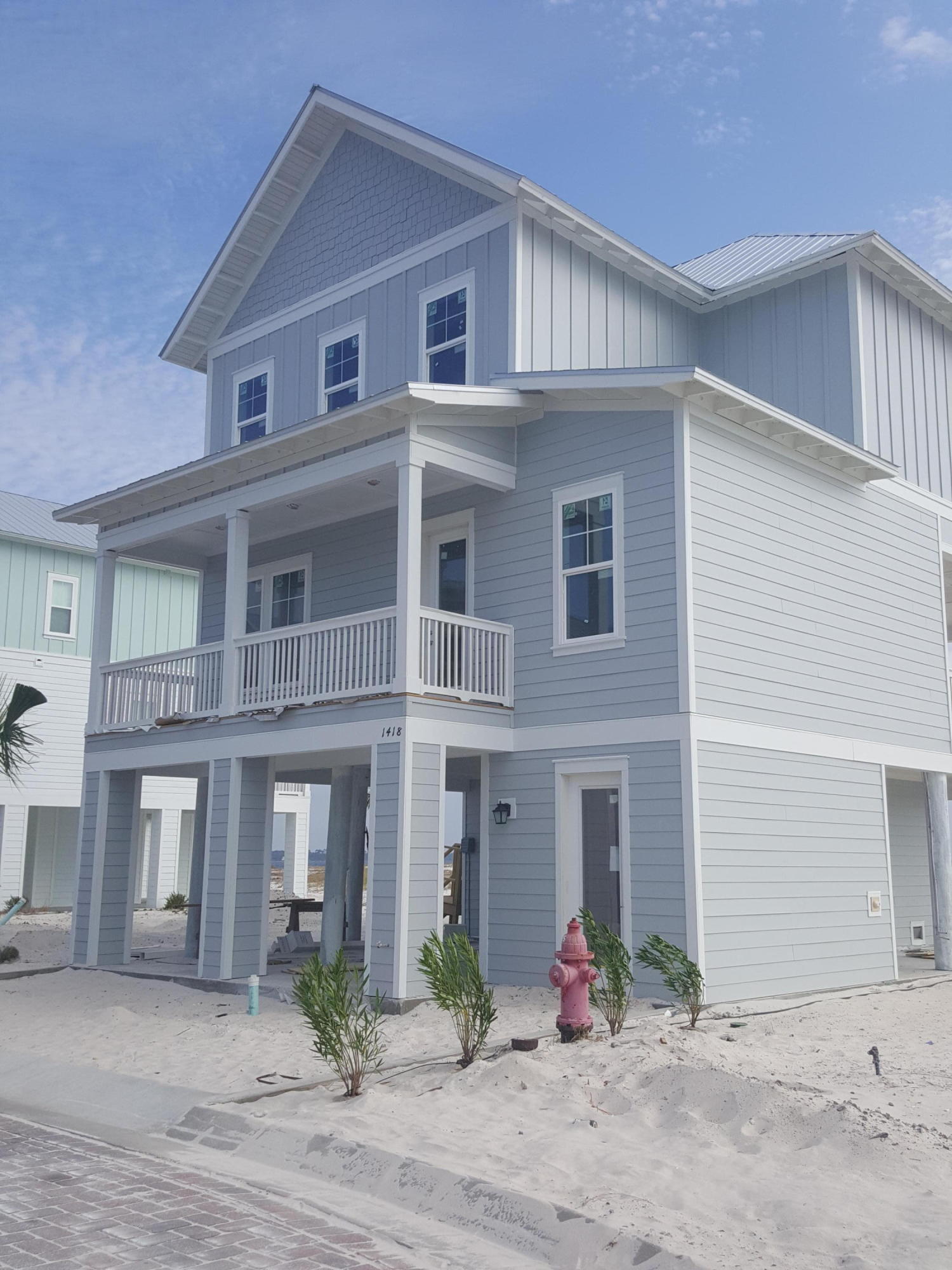 BY THE SEA - Residential