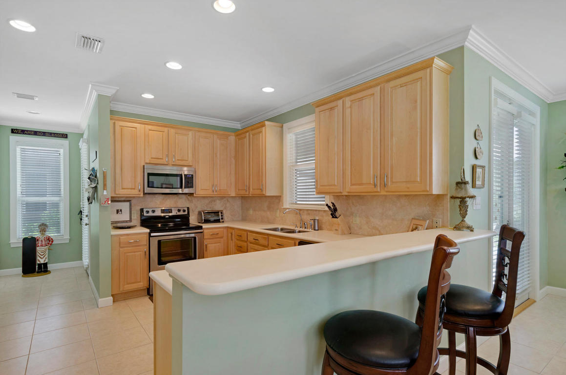 CRYSTAL LAKE - Residential