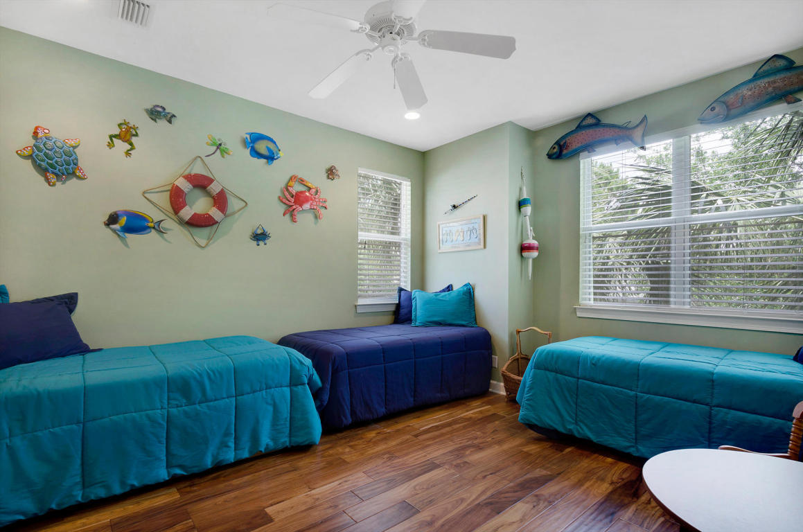 CRYSTAL LAKE - Residential