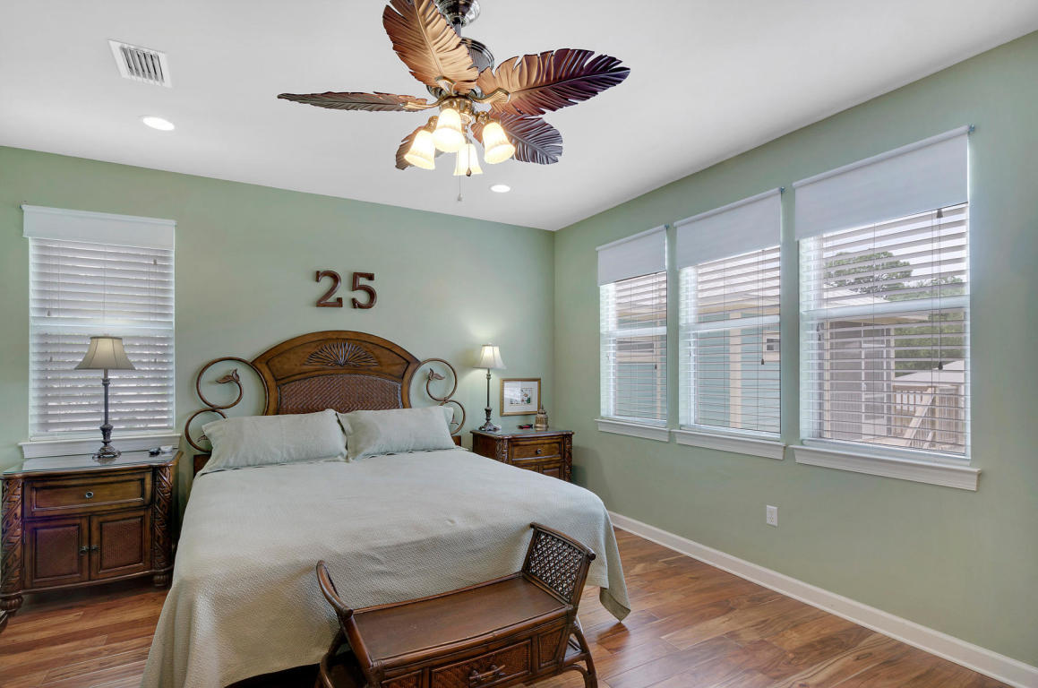 CRYSTAL LAKE - Residential