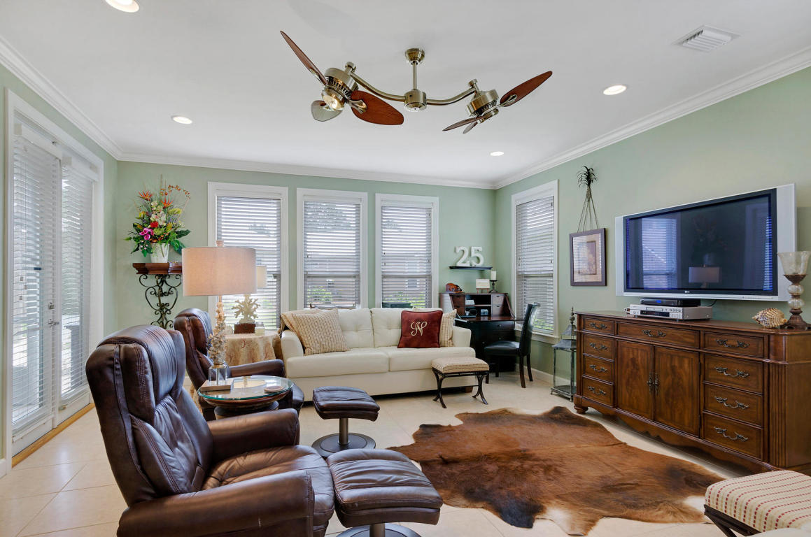 CRYSTAL LAKE - Residential