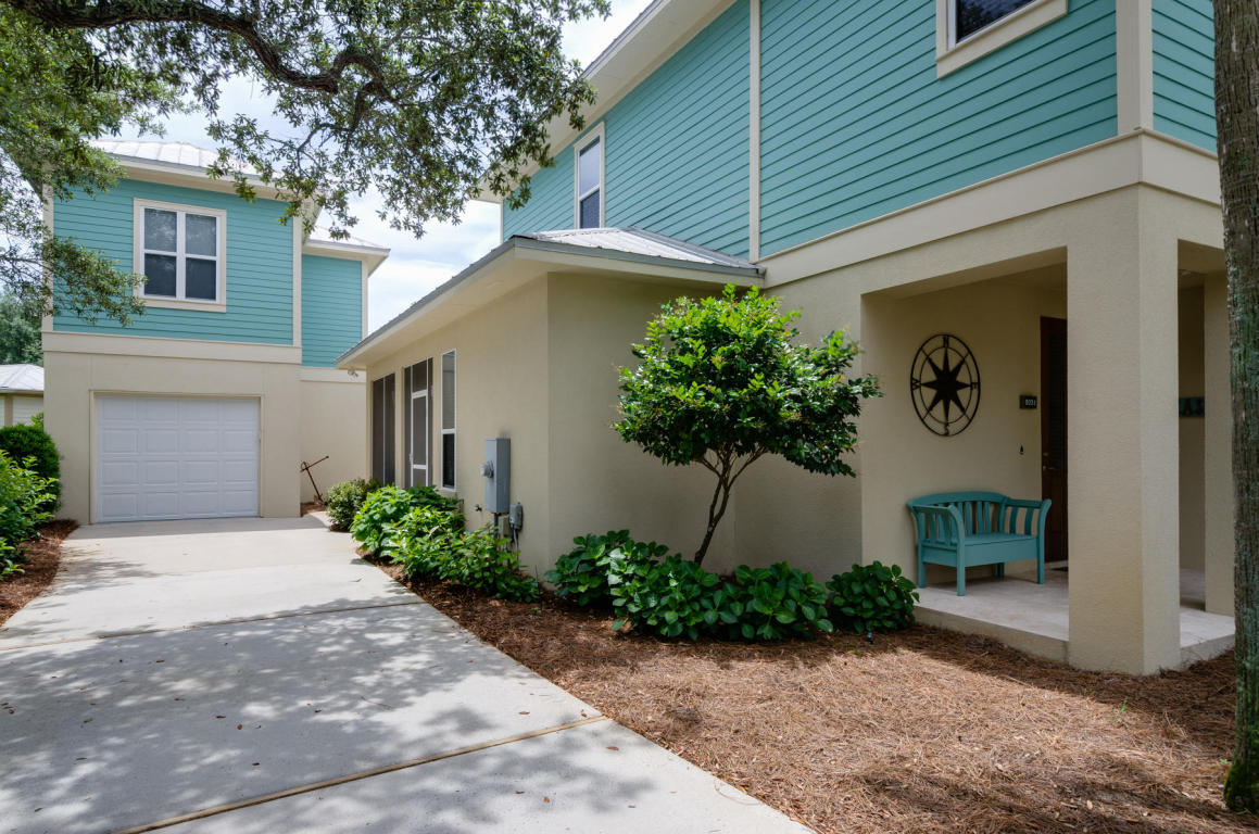 CRYSTAL LAKE - Residential