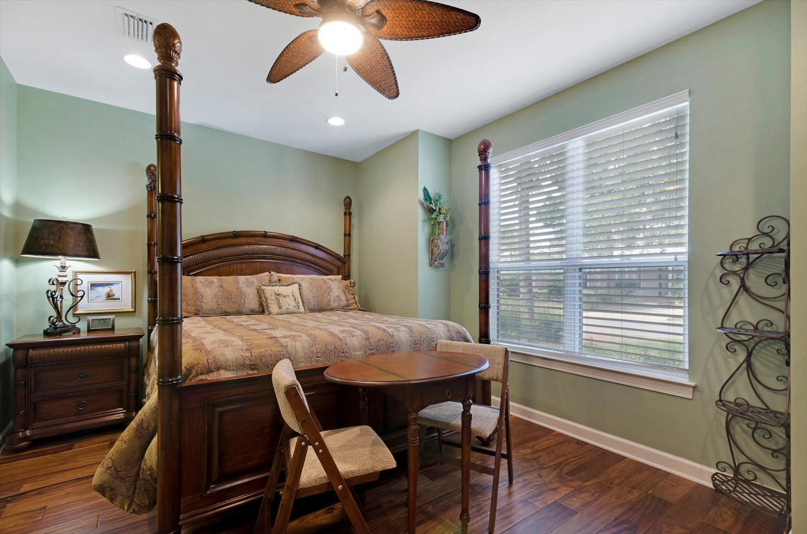 CRYSTAL LAKE - Residential