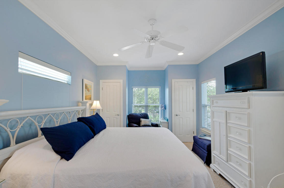 CRYSTAL LAKE - Residential