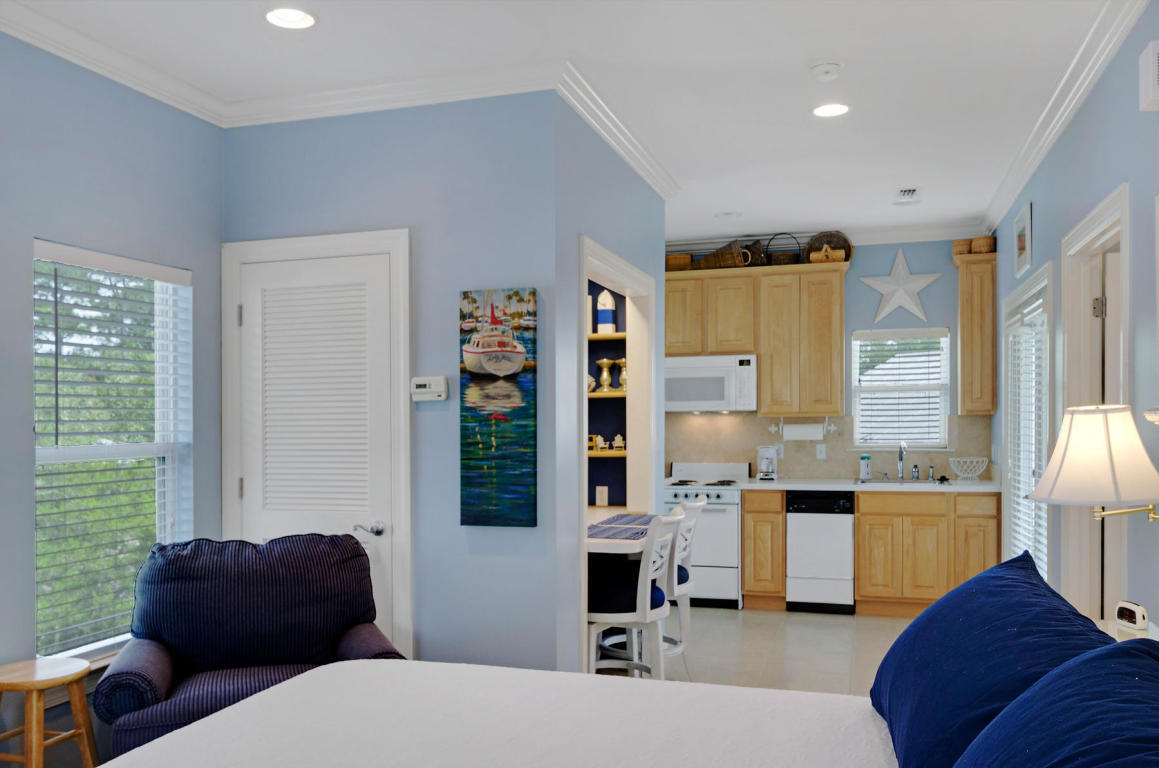 CRYSTAL LAKE - Residential