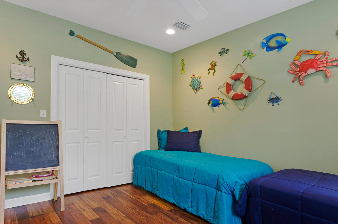 CRYSTAL LAKE - Residential