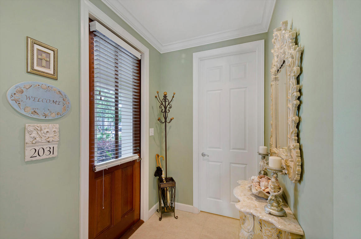 CRYSTAL LAKE - Residential