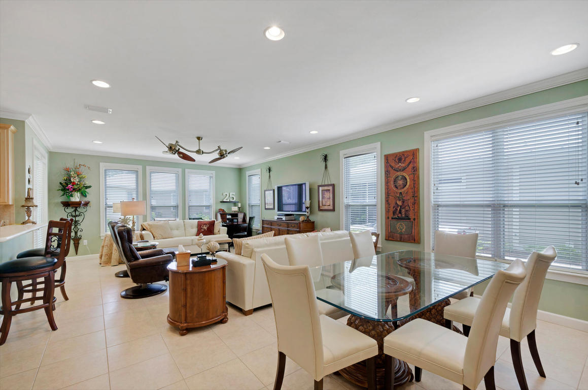 CRYSTAL LAKE - Residential