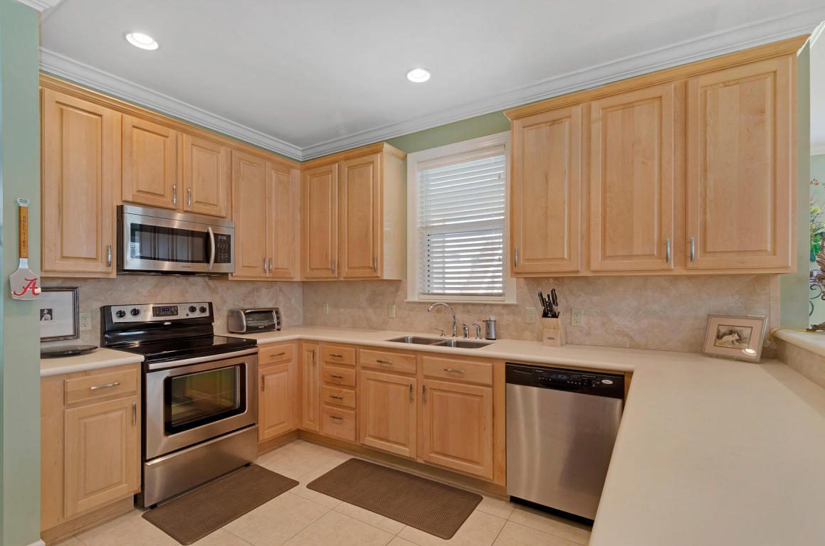 CRYSTAL LAKE - Residential