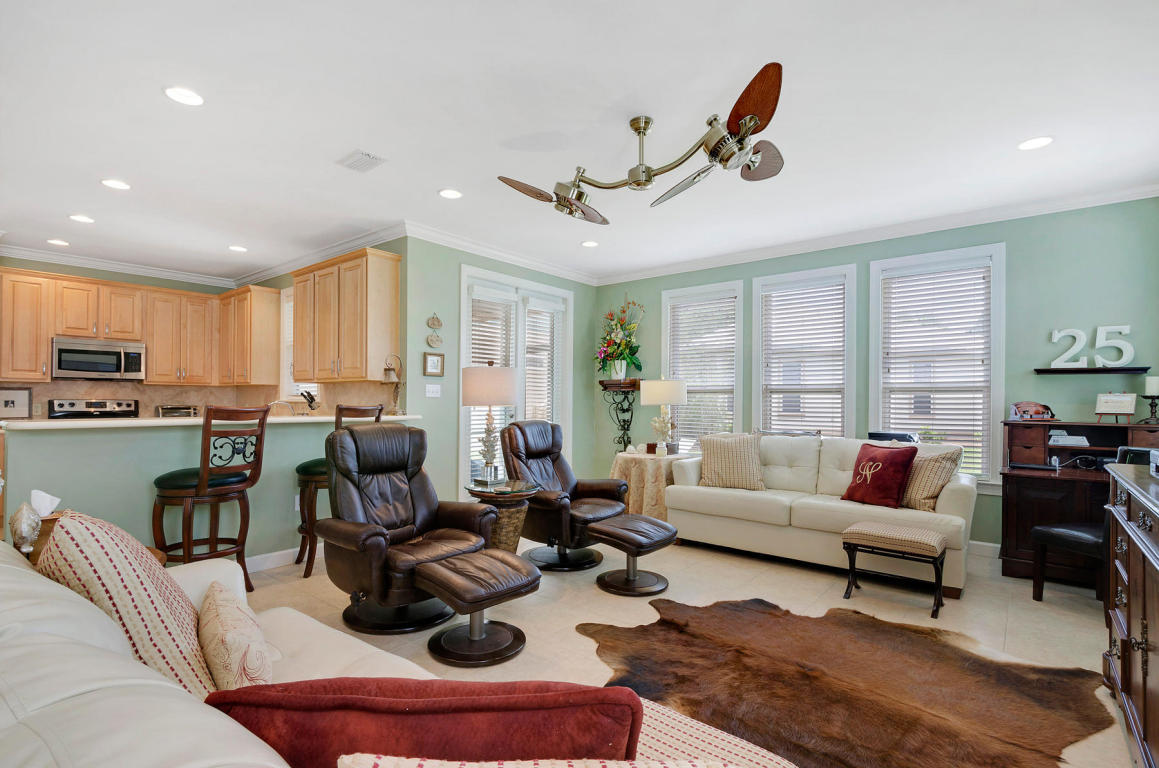 CRYSTAL LAKE - Residential