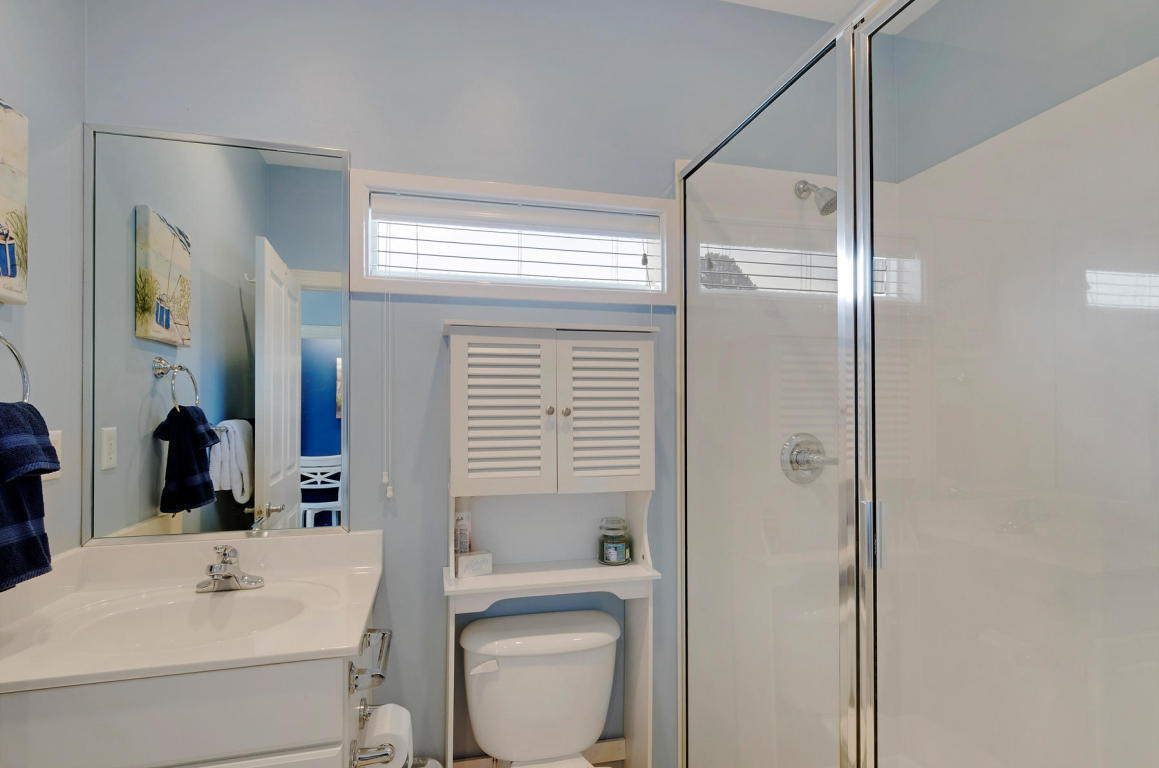 CRYSTAL LAKE - Residential