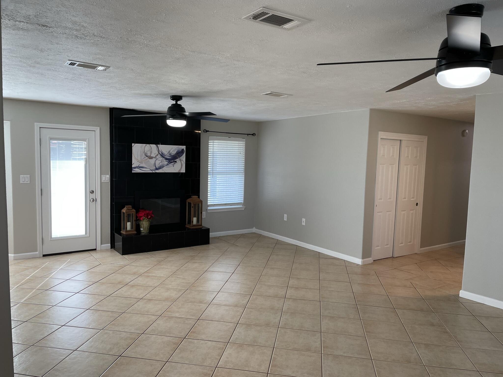 TANGLEWOOD S/D 1ST ADDN - Residential