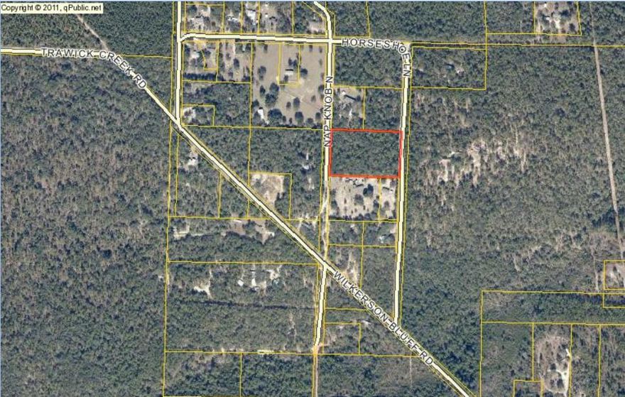 The site of your future home in the country is here. Just 15 minutes outside of Crestview and conveniently 5 minutes to I-10 sits 3.93 acres of flat wooded land.