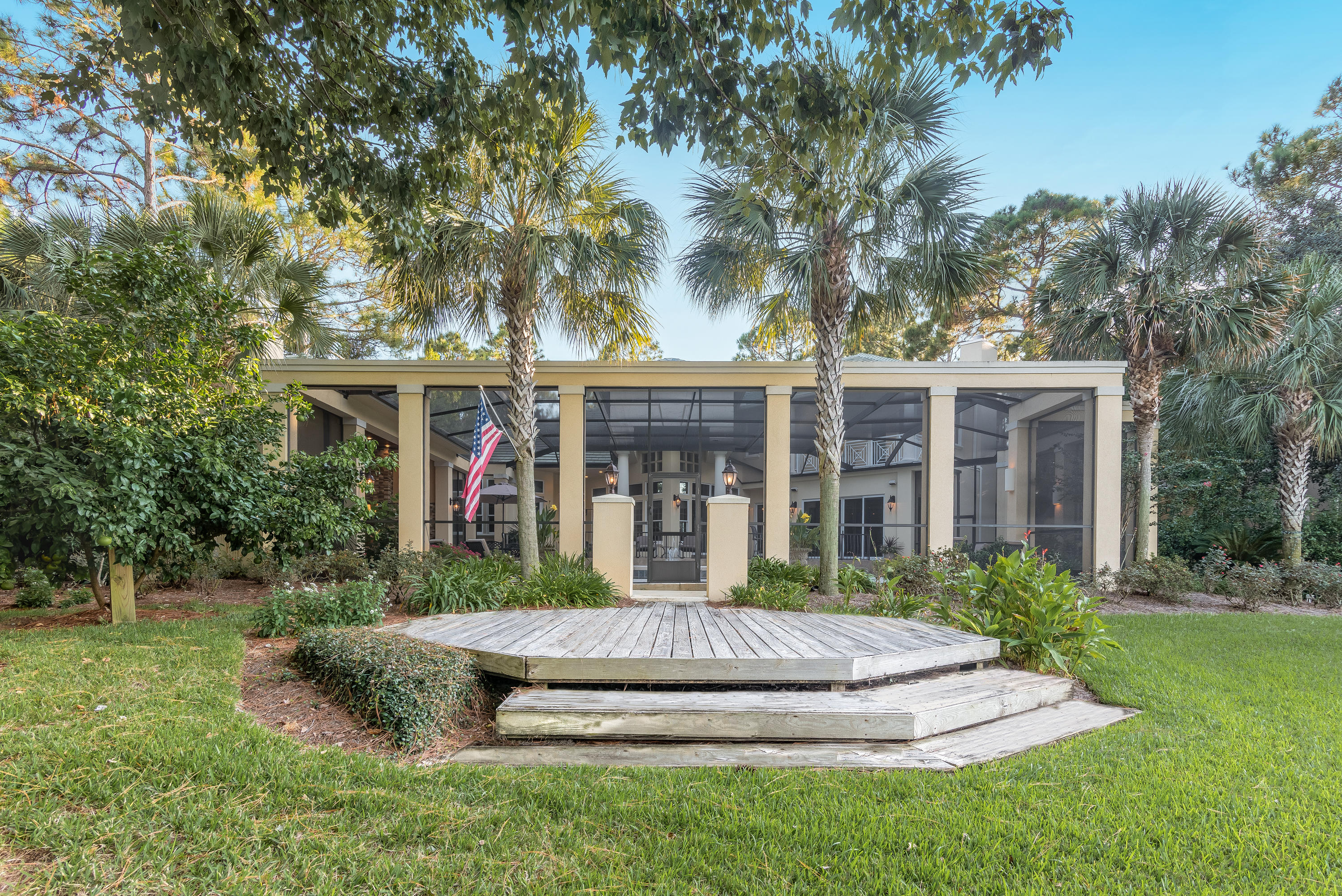 ISLAND GREEN - Residential