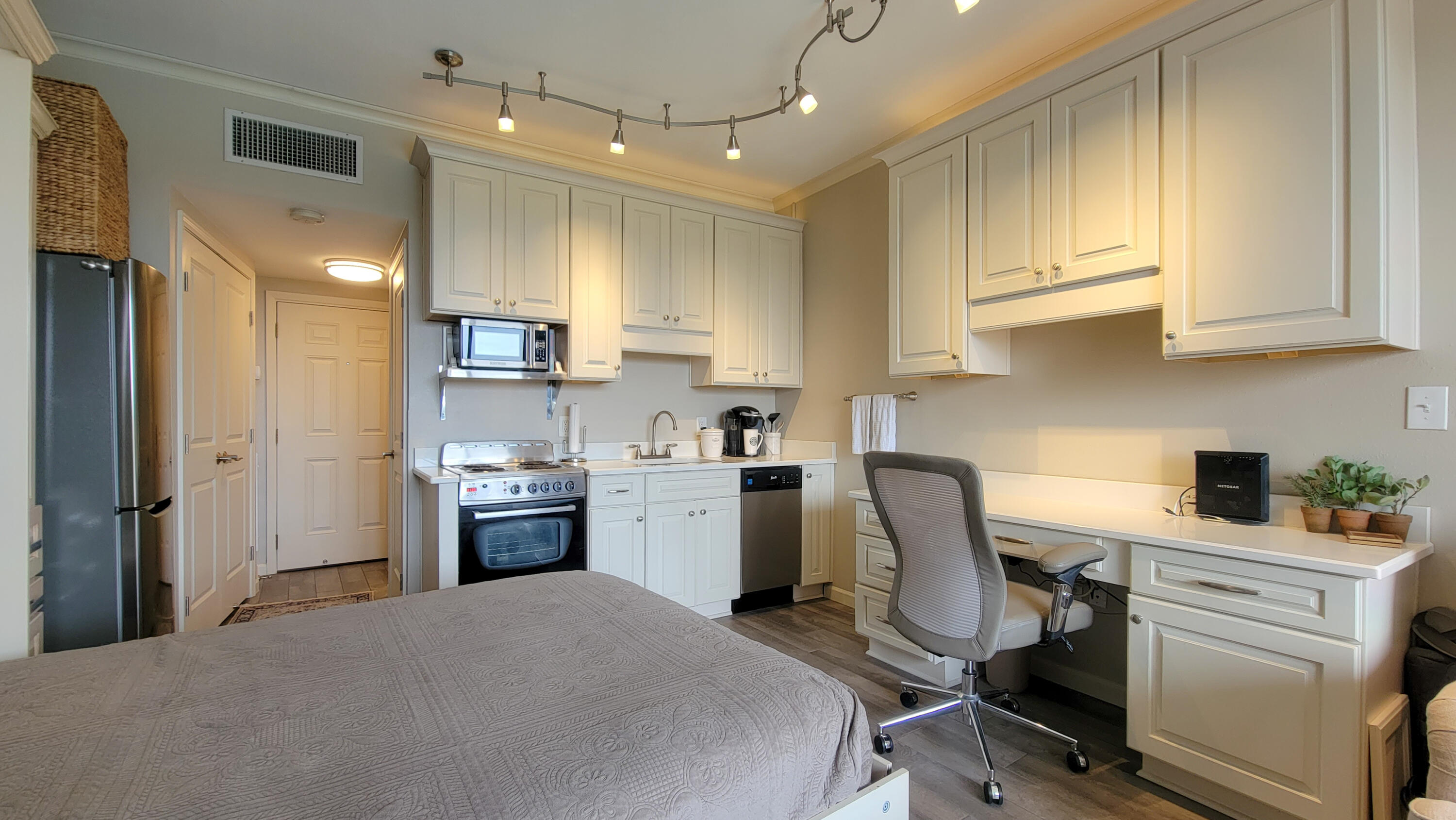 PIRATES BAY PH 1 - Residential