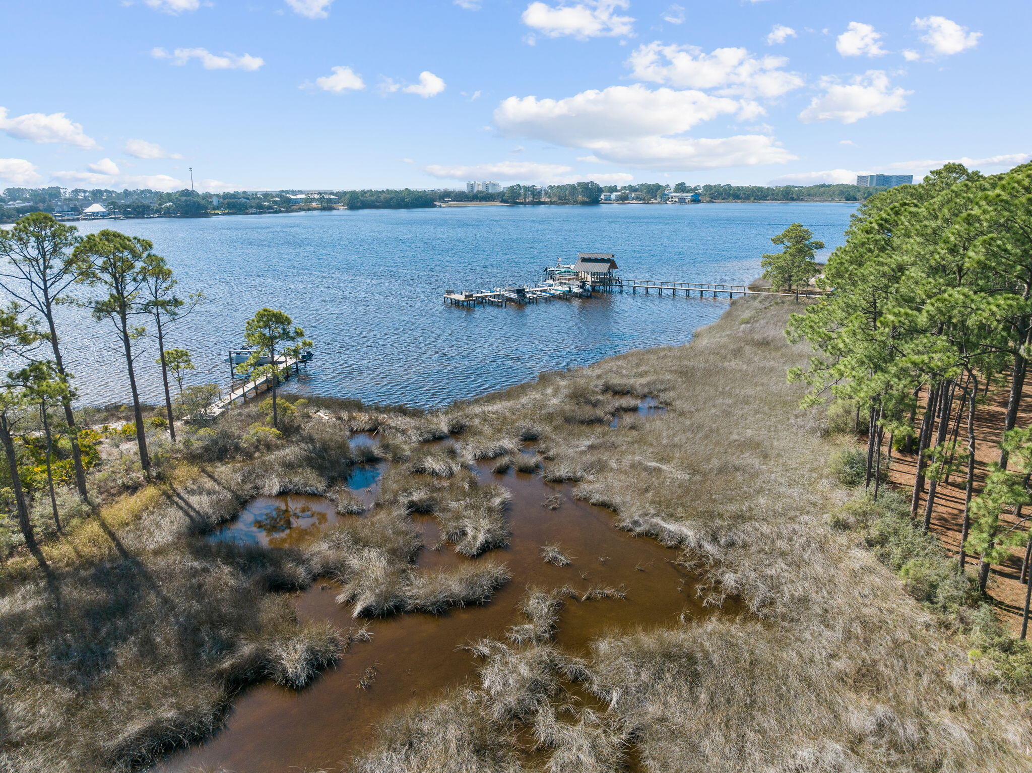 WILD HERON LAKESIDE LODGE - Residential