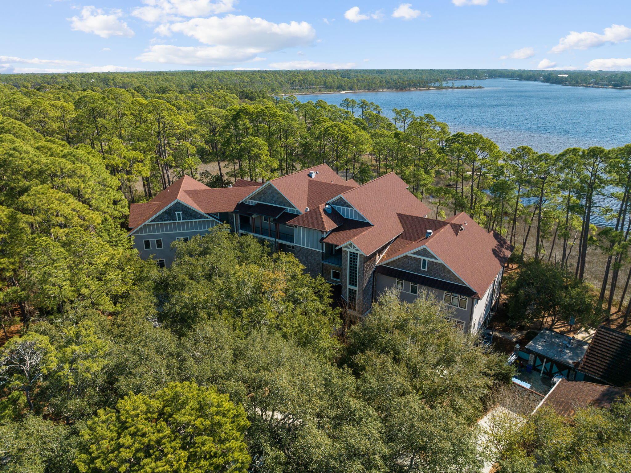 WILD HERON LAKESIDE LODGE - Residential