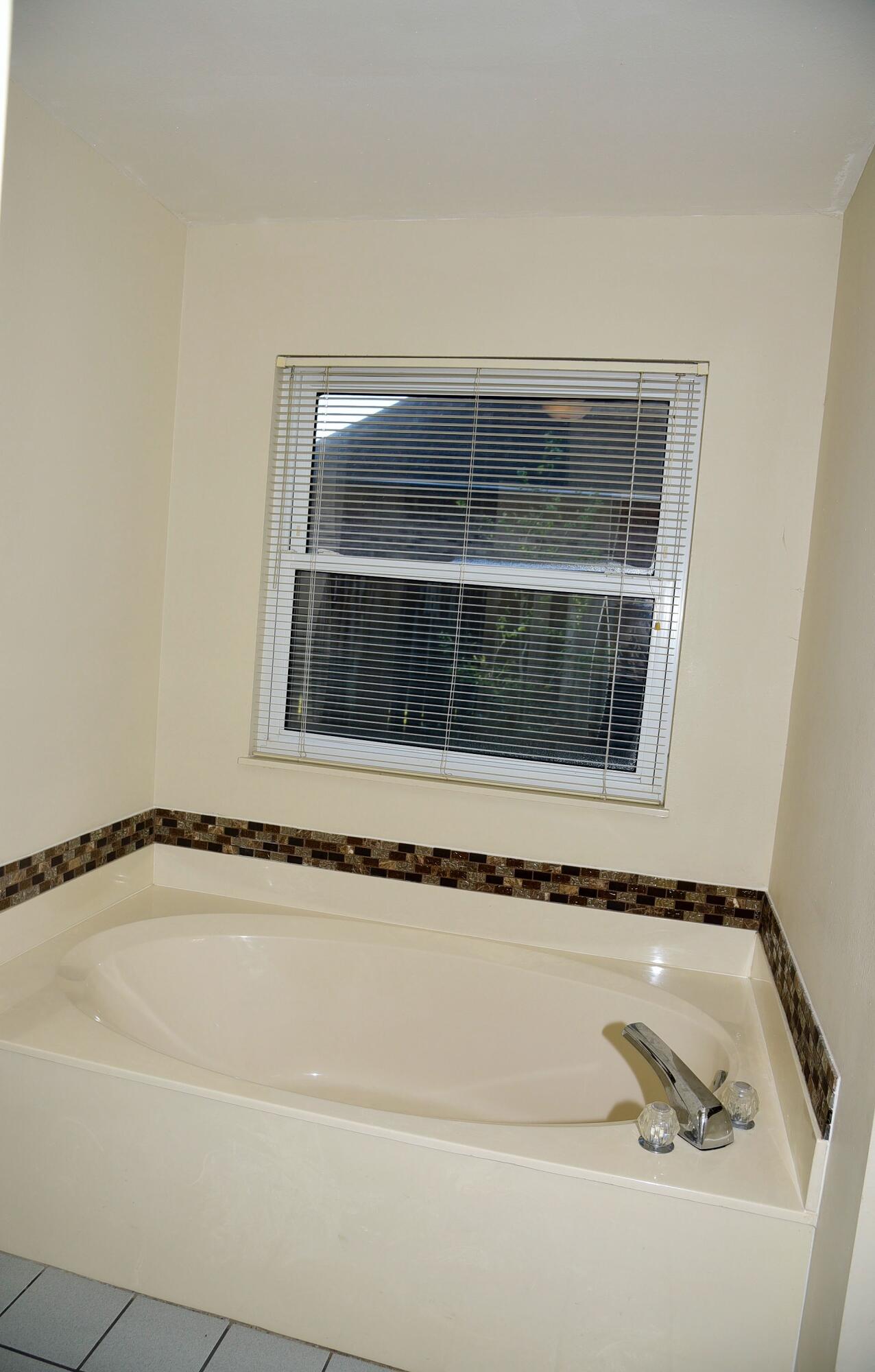 RAINTREE ESTATES - Residential Lease