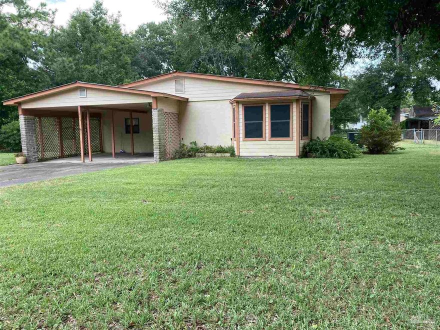 Well-maintained, one-owner home located in desirable neighborhood near downtown Ft. Walton Beach.