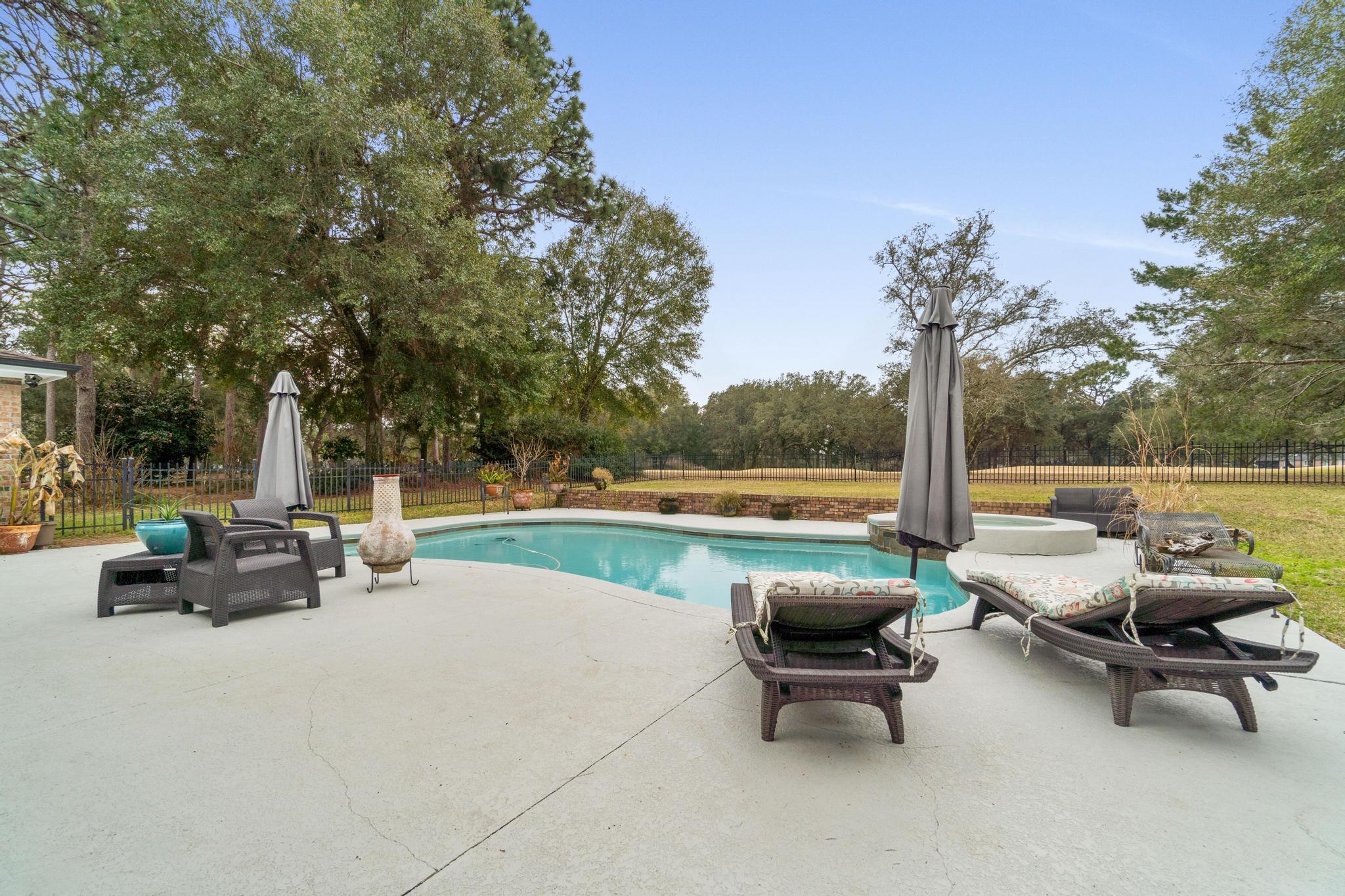 ROCKY,LAKEWAY,FAIRWY (222204.00) - Residential