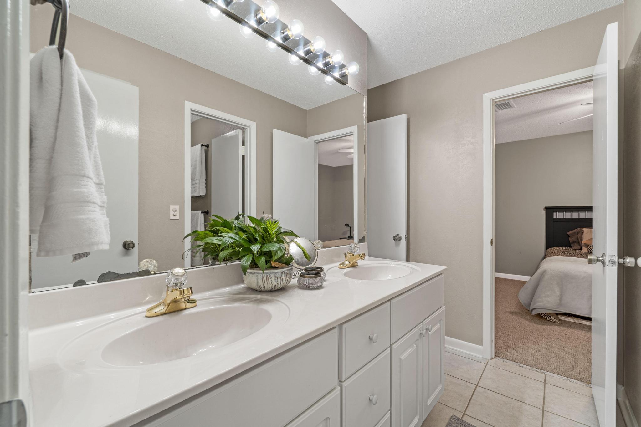 ROCKY,LAKEWAY,FAIRWY (222204.00) - Residential