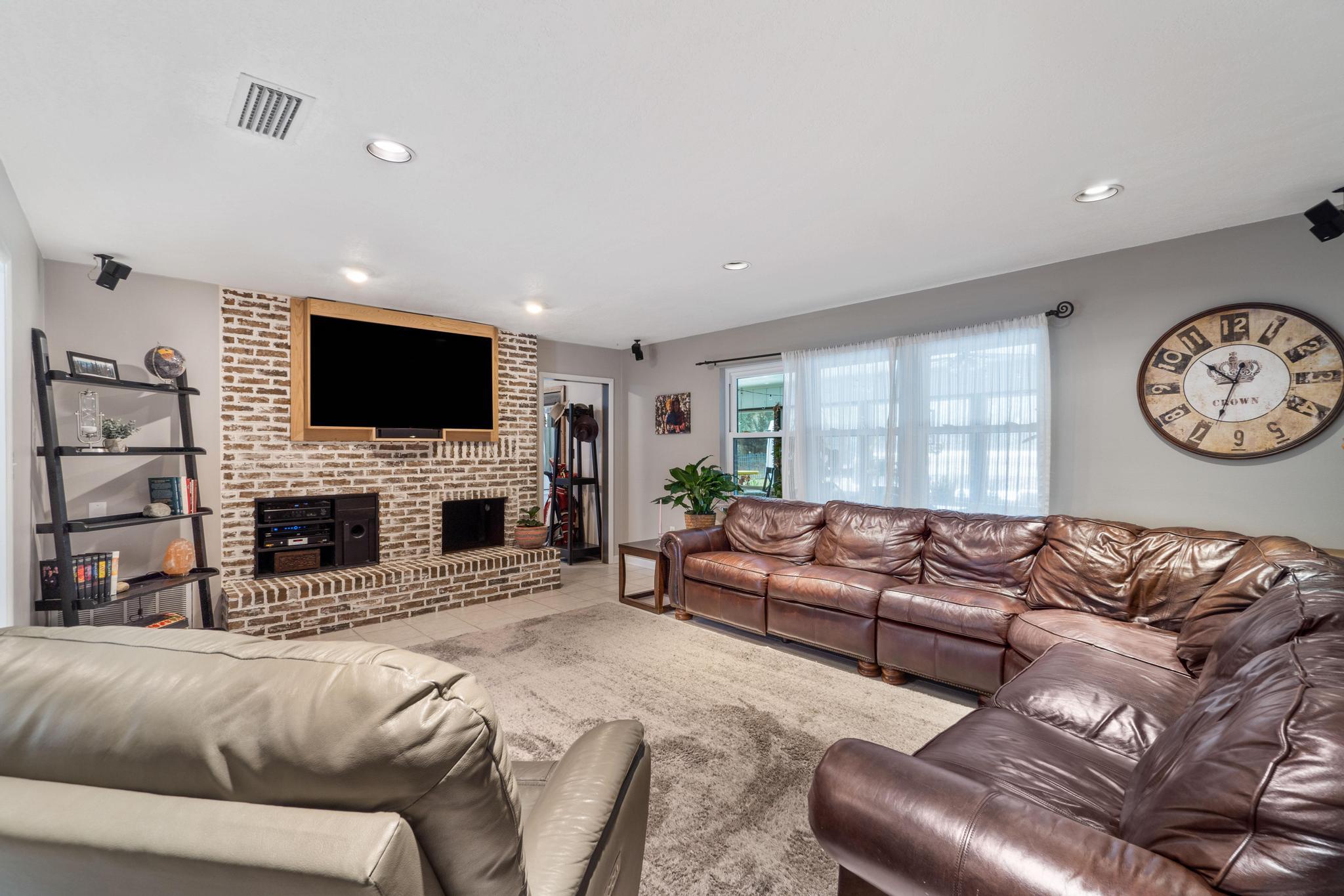 ROCKY,LAKEWAY,FAIRWY (222204.00) - Residential